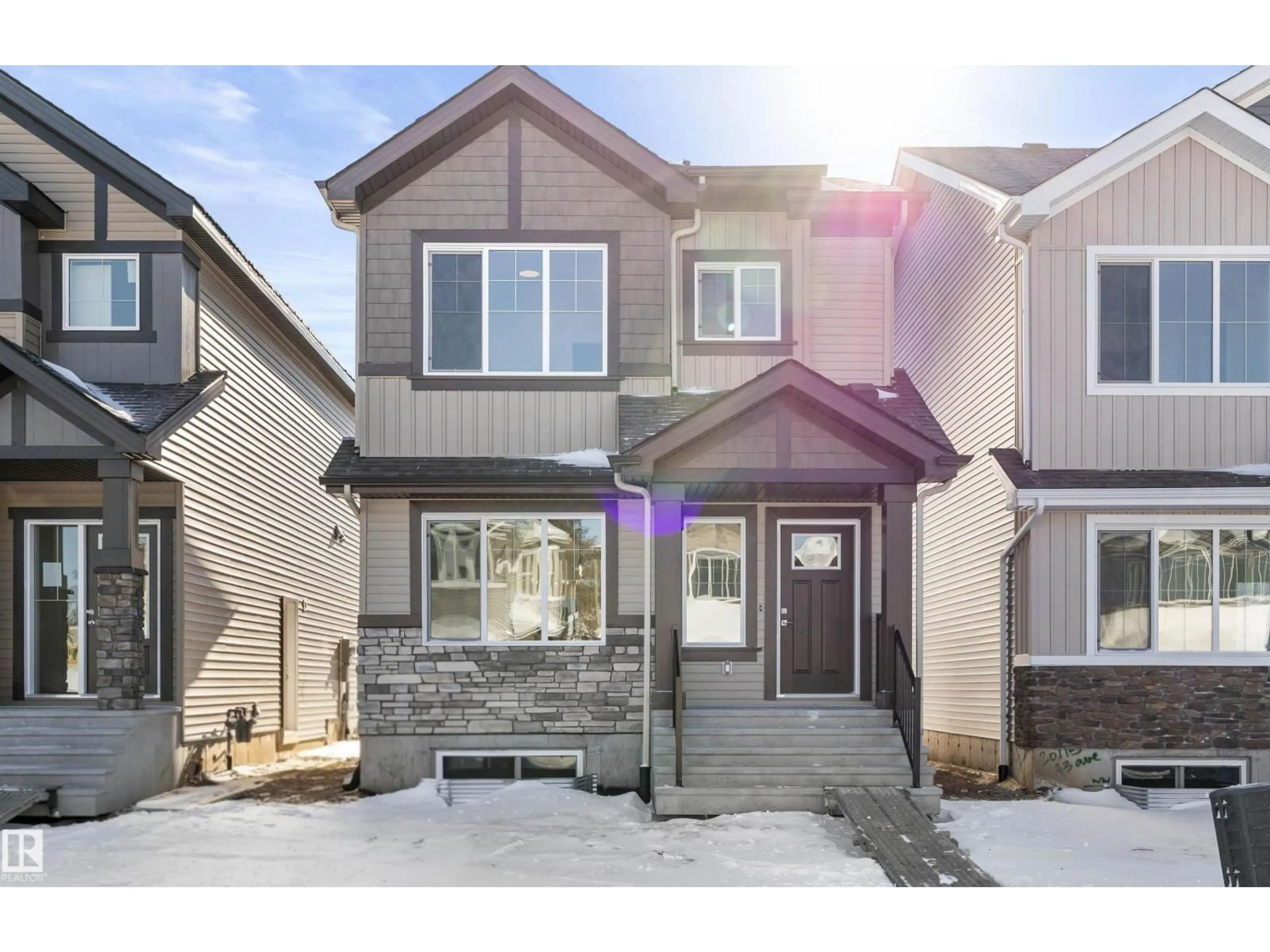 Home with vinyl exterior material, street for 20711 43 AV, Edmonton Alberta T6M3E3