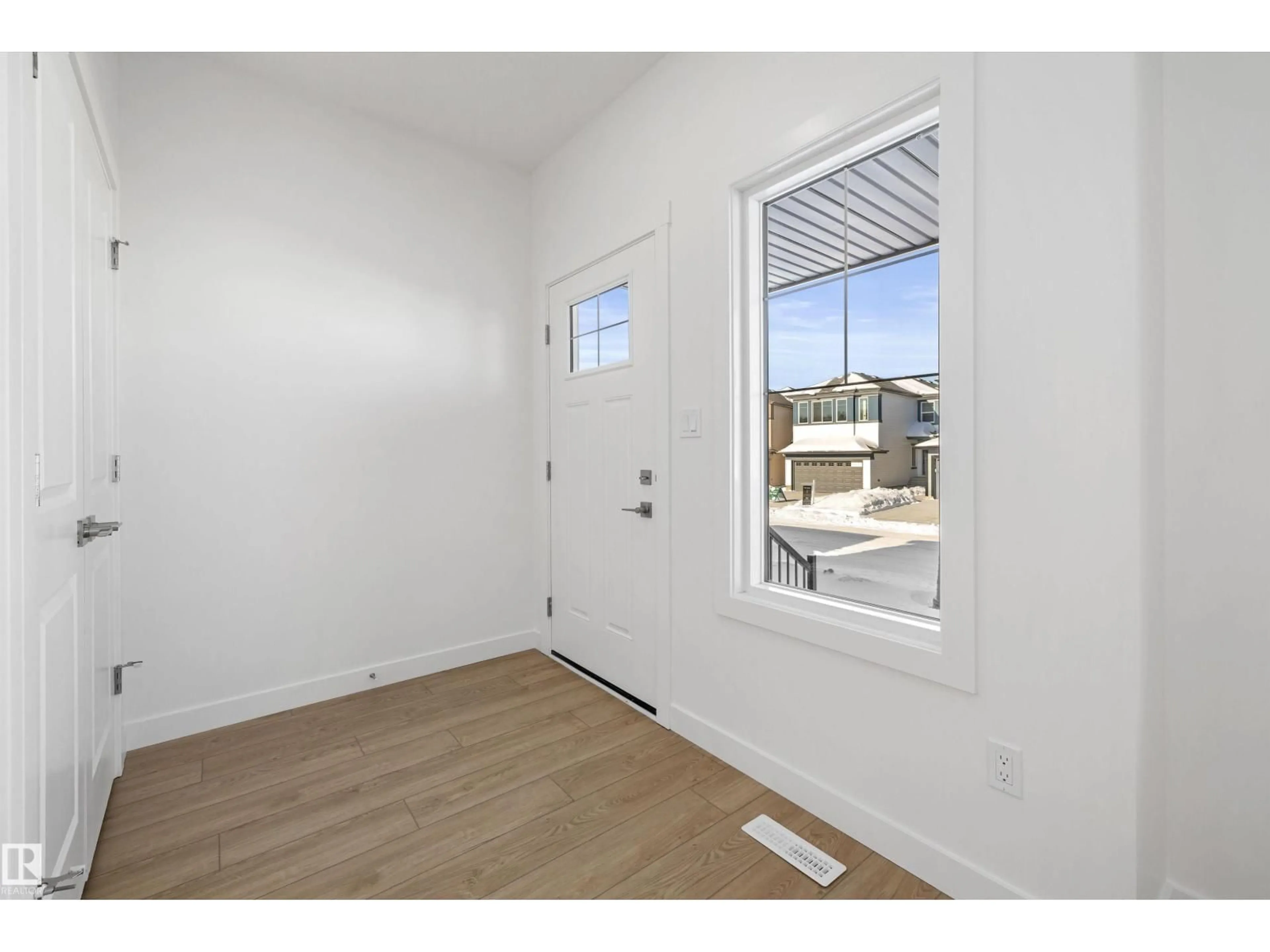 Indoor entryway for 20711 43 AV, Edmonton Alberta T6M3E3