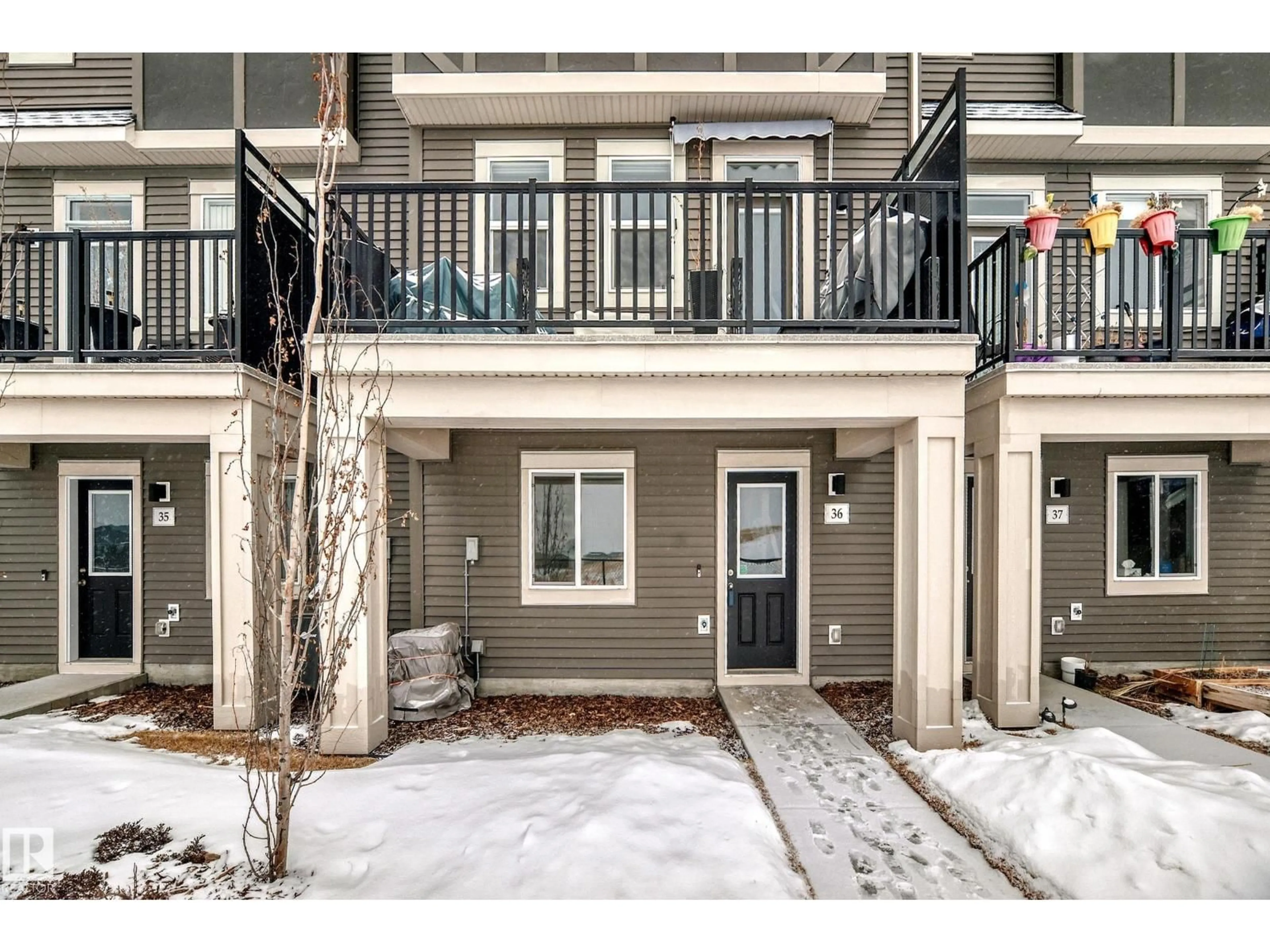 Indoor entryway for 36 - 2072 WONNACOTT WY, Edmonton Alberta T6X2V7