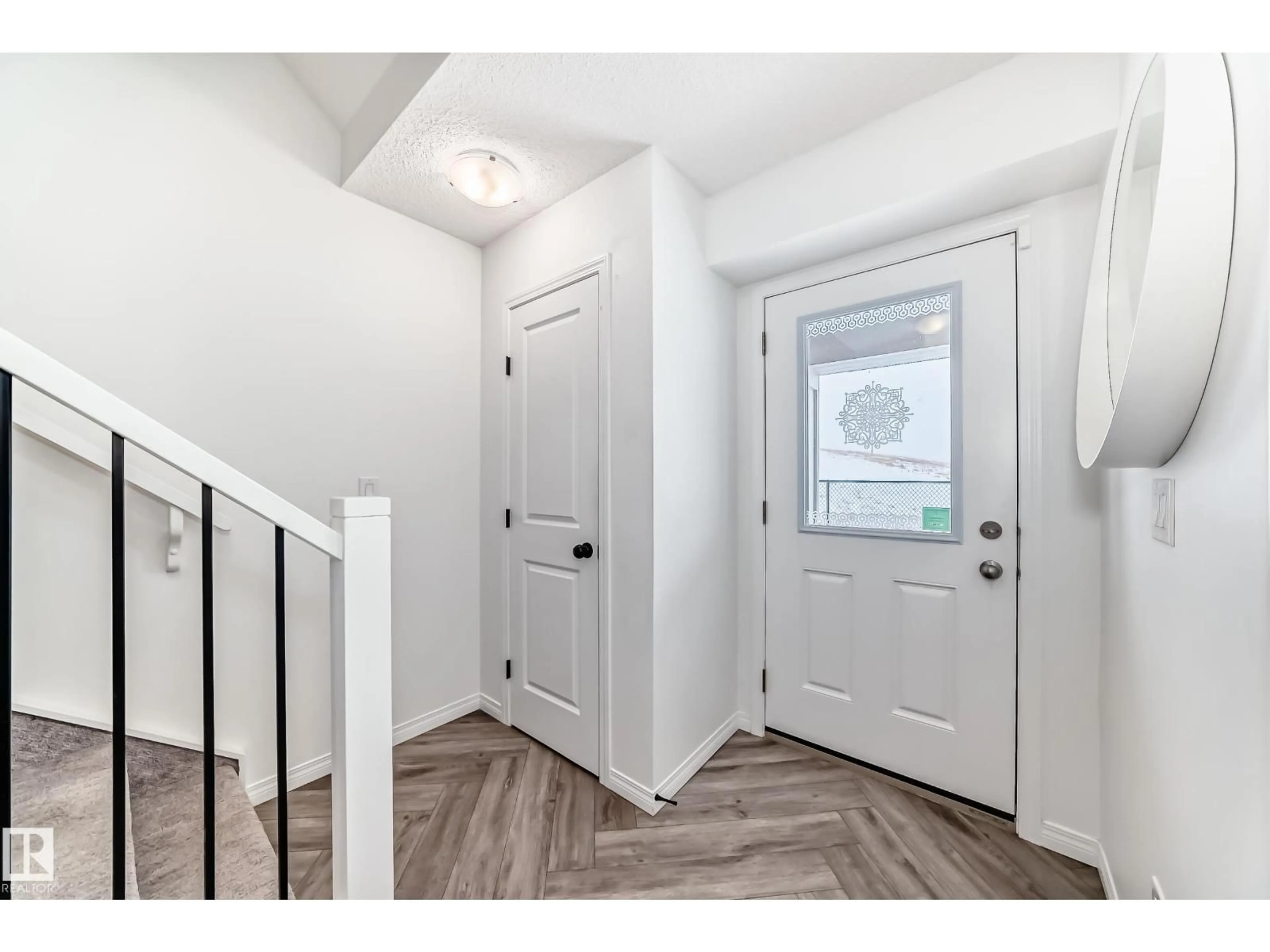Indoor entryway for 36 - 2072 WONNACOTT WY, Edmonton Alberta T6X2V7