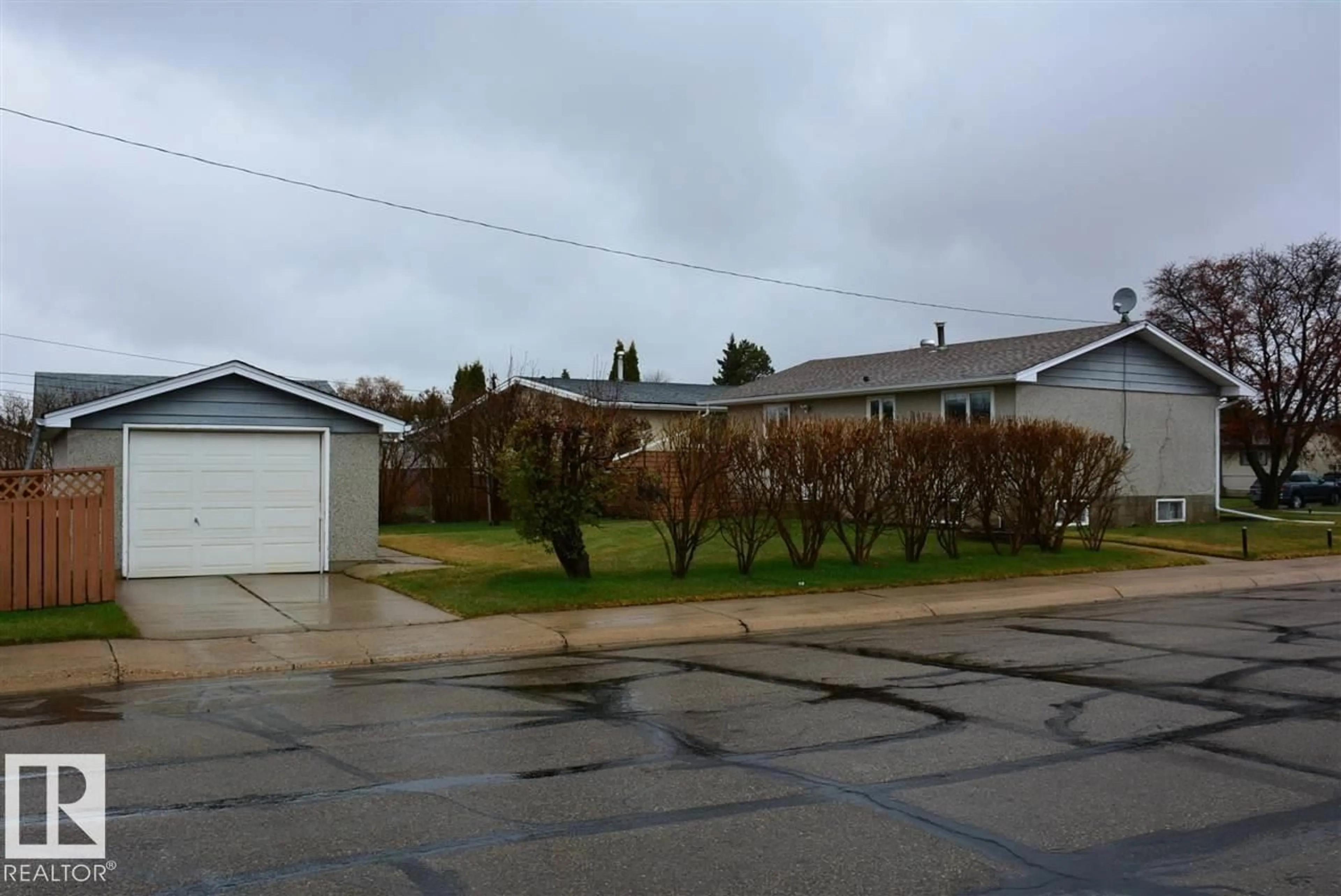 Unknown for 4505 57 AVE, Barrhead Alberta T7N1K2