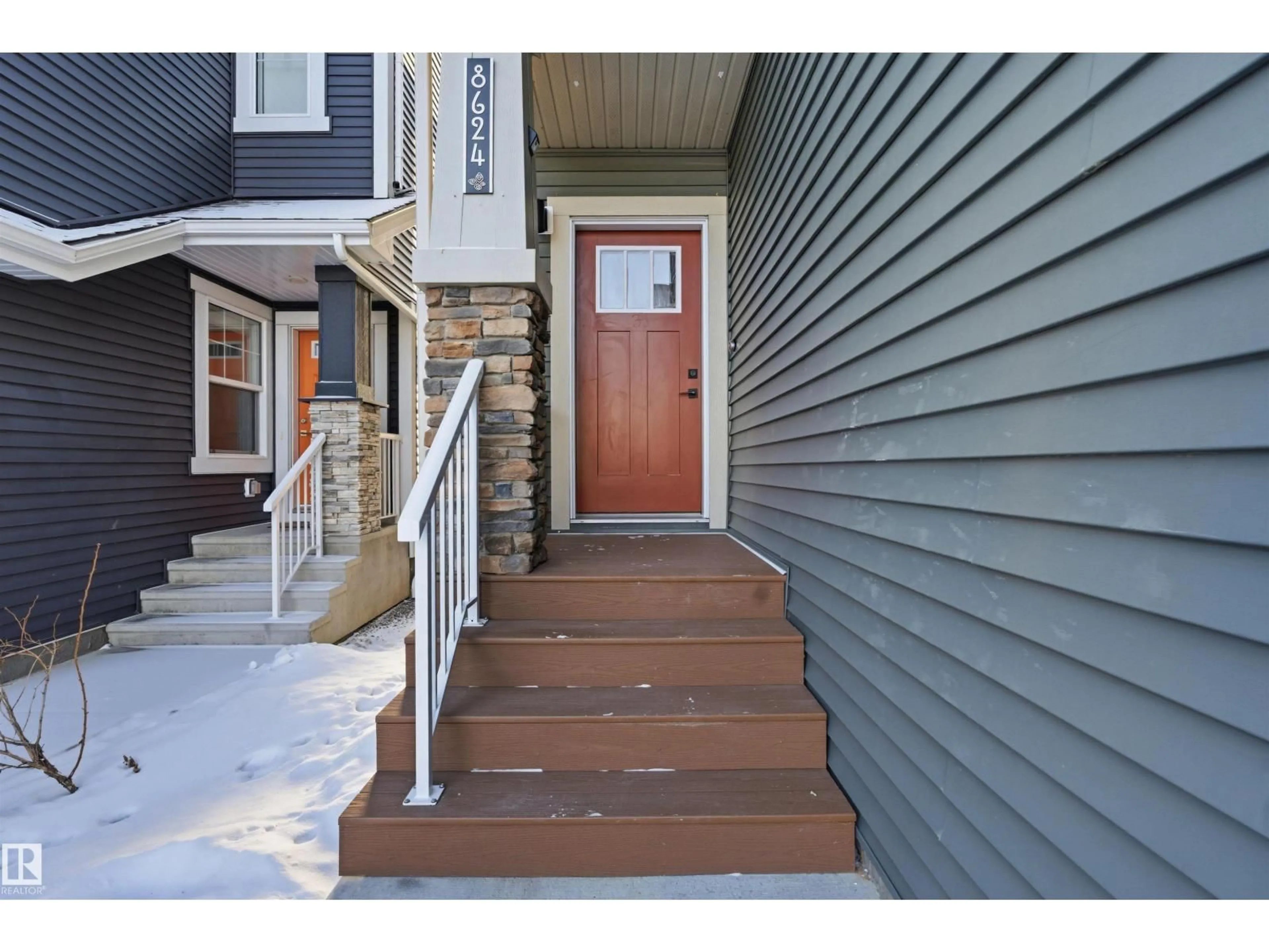 Indoor entryway for 8624 223 ST, Edmonton Alberta T5T7L6