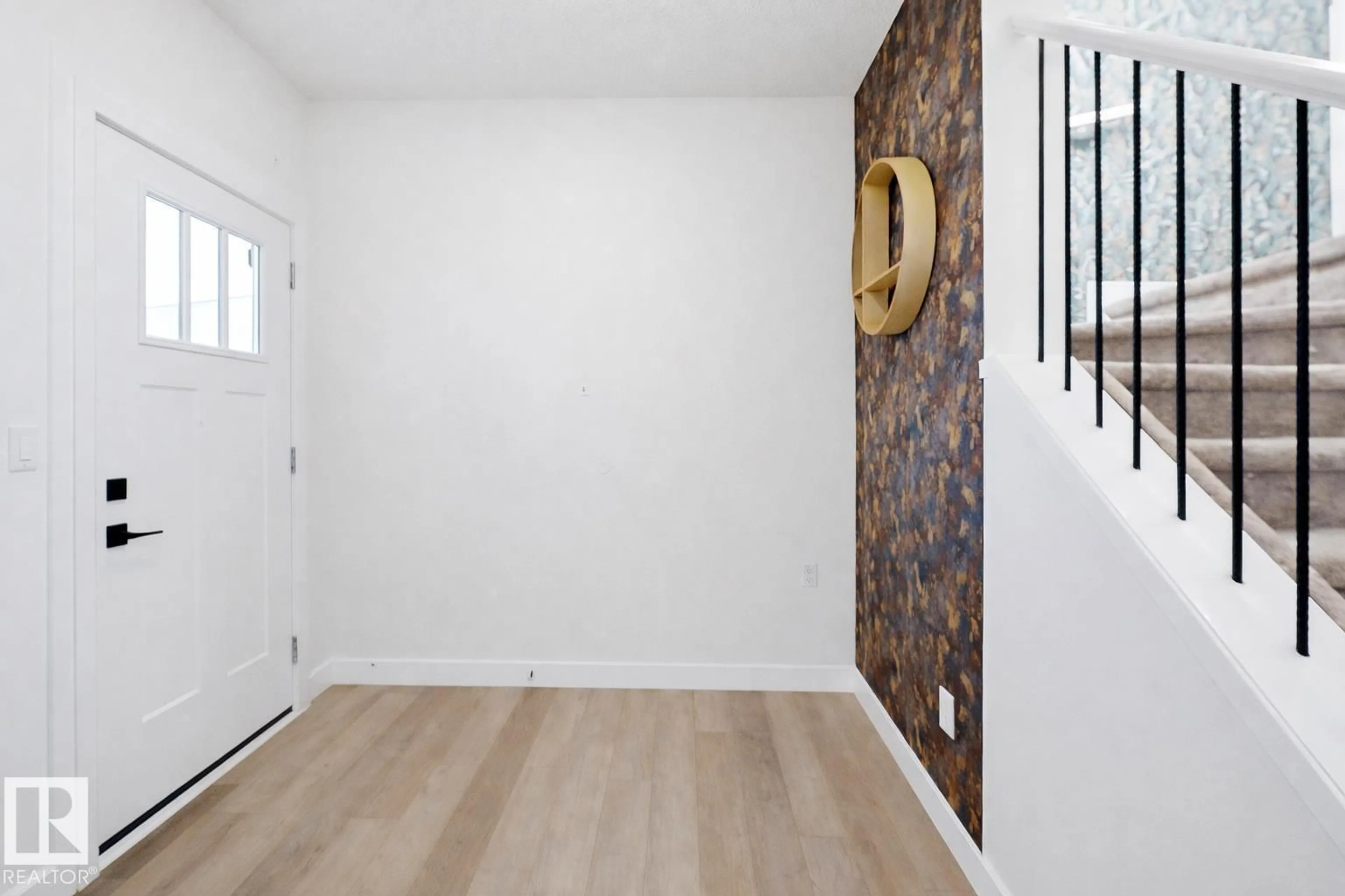 Indoor entryway for 8624 223 ST, Edmonton Alberta T5T7L6