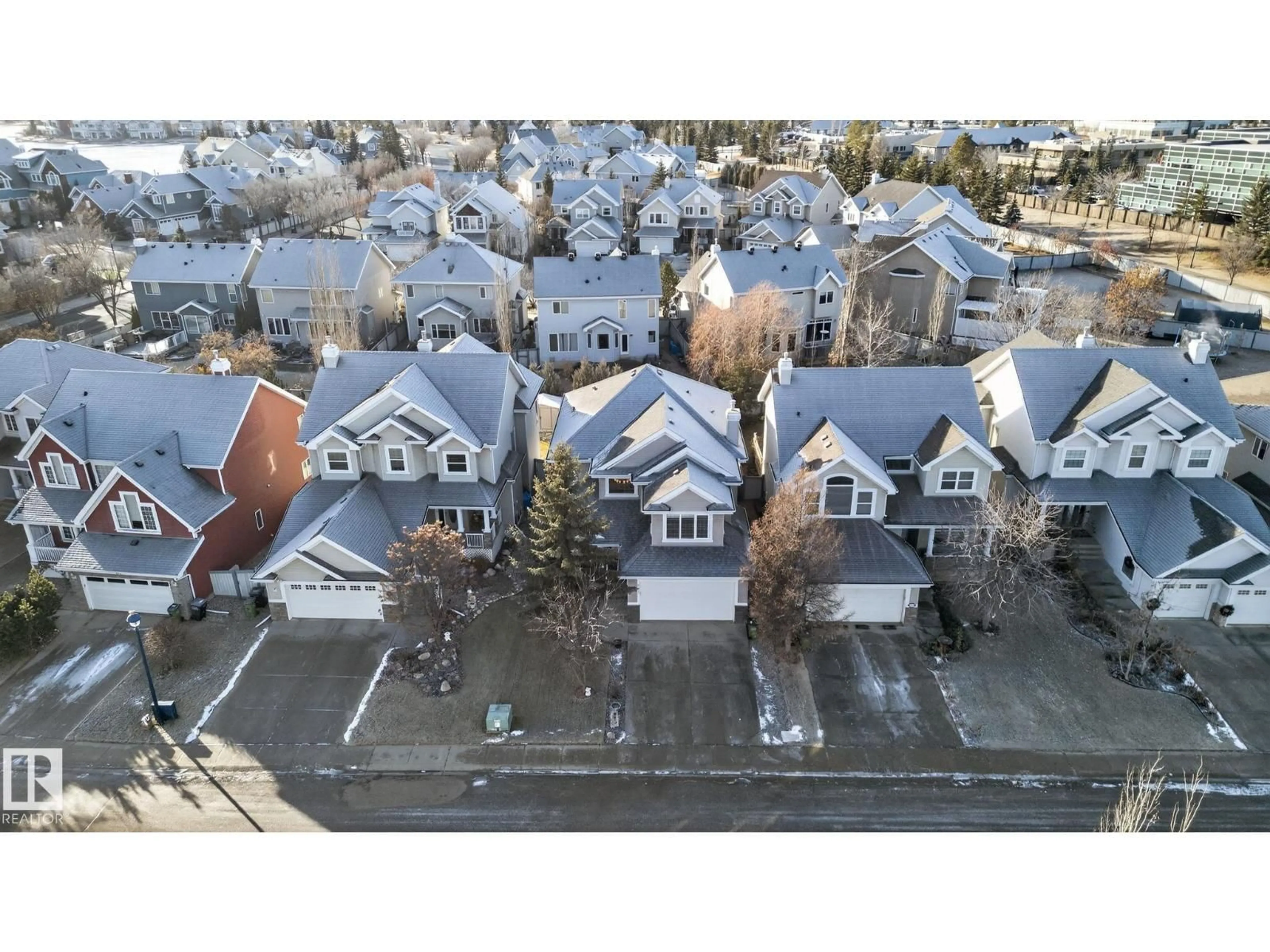 A pic from outside/outdoor area/front of a property/back of a property/a pic from drone, street for 613 STEWART CR, Edmonton Alberta T6X1B5