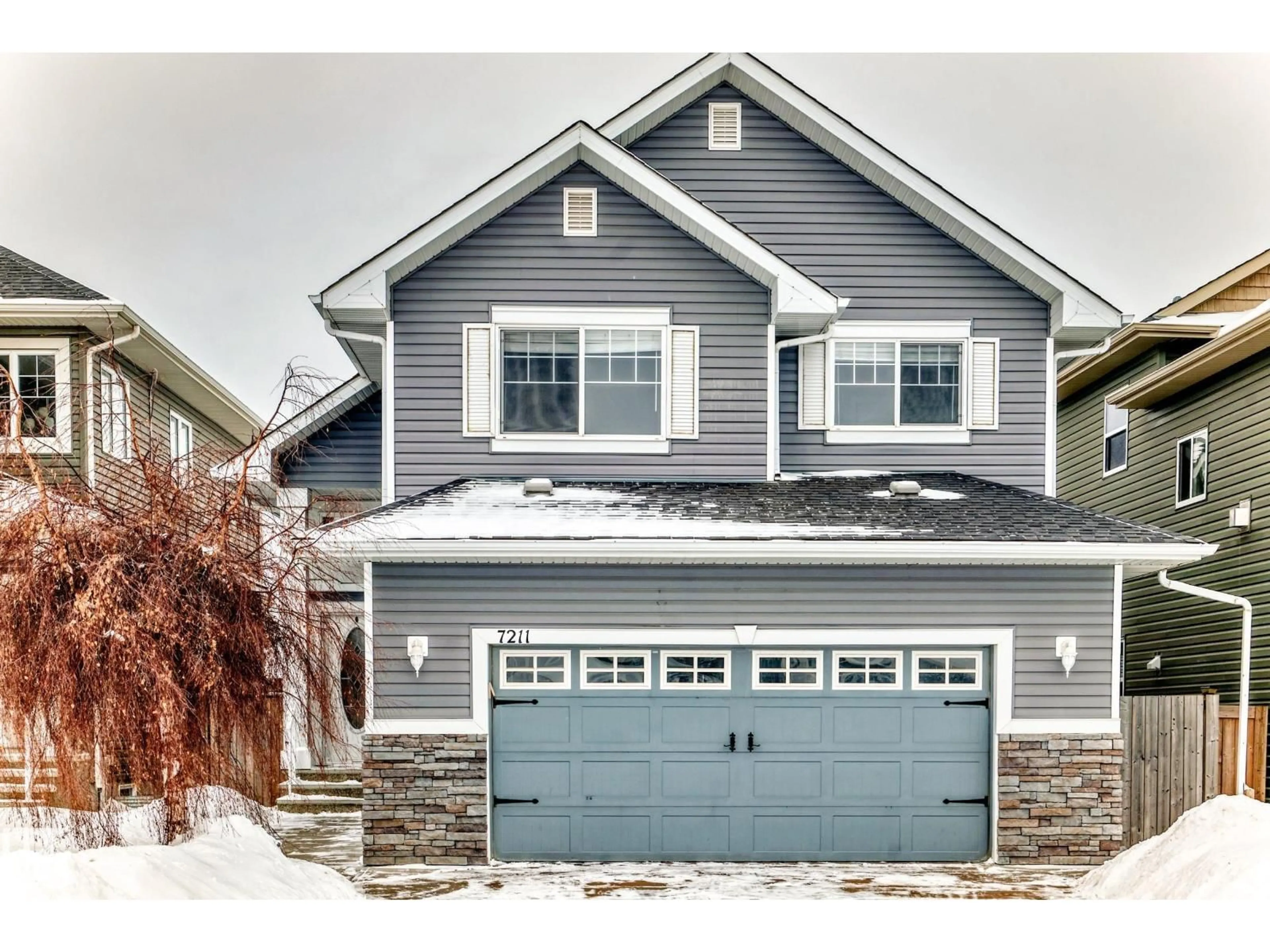 Home with vinyl exterior material, street for 7211 ESSEX WY, Sherwood Park Alberta T8H0L3