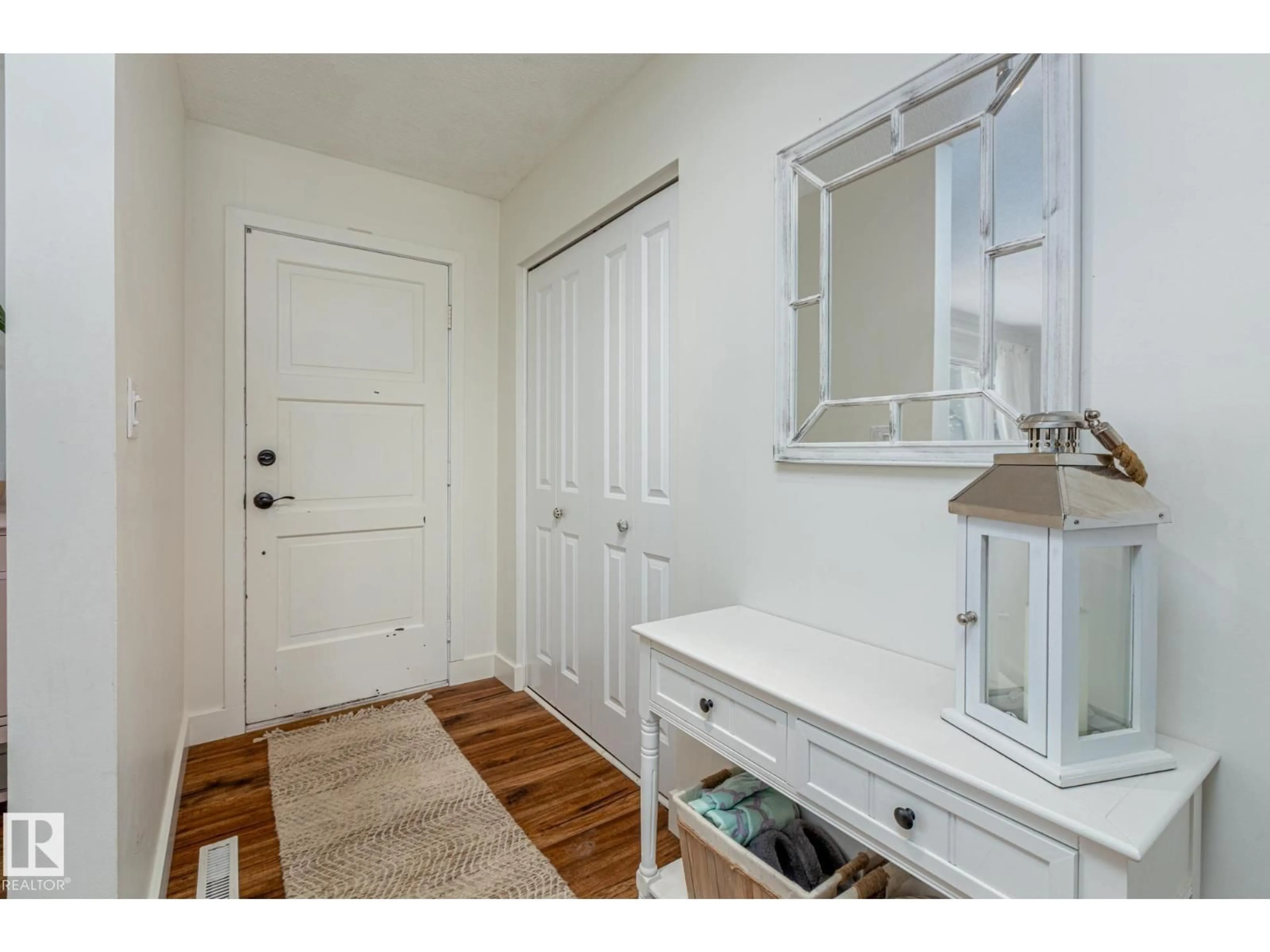 Indoor entryway for 25 BROADVIEW CR, St. Albert Alberta T8N0B1