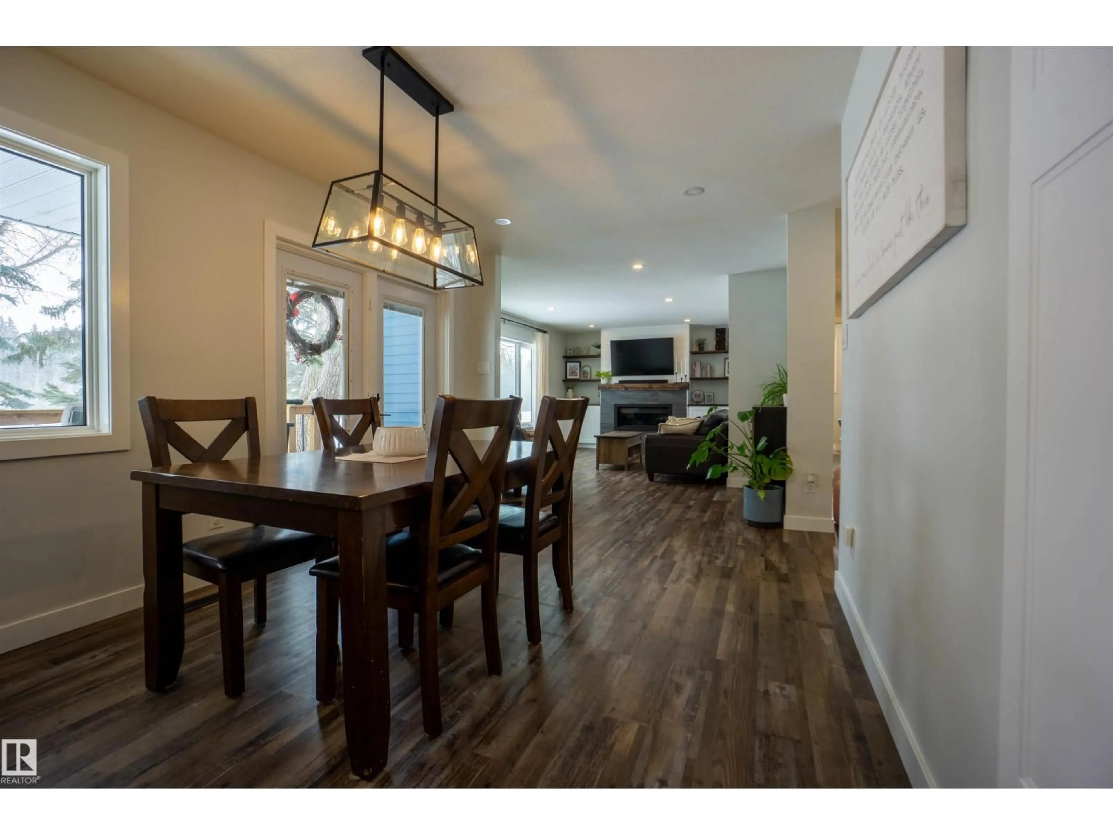 Dining room, wood/laminate floor for 56424 RGE ROAD 245, Rural Sturgeon County Alberta T5Y0G9