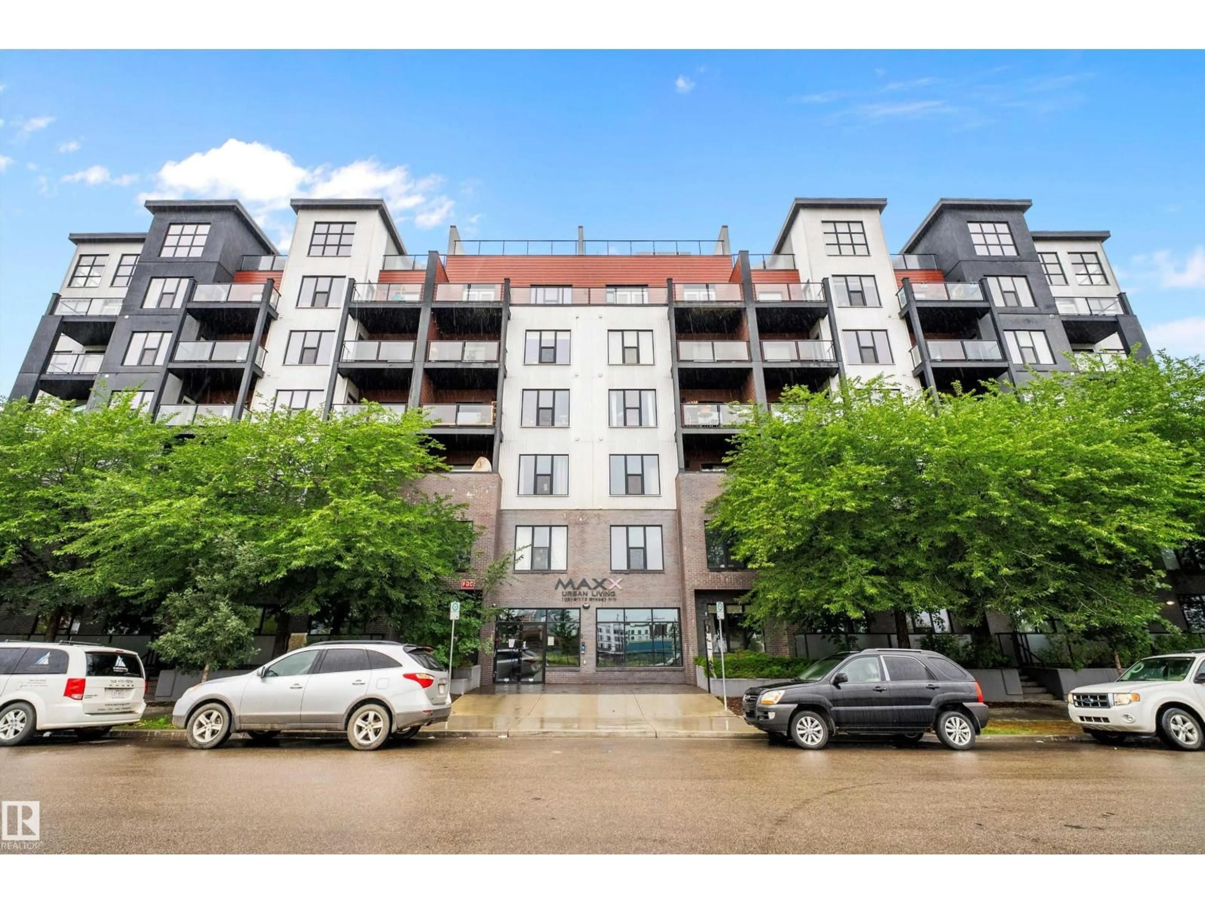 A pic from outside/outdoor area/front of a property/back of a property/a pic from drone, unknown for 406 - 10518 113 ST, Edmonton Alberta T5H0C6