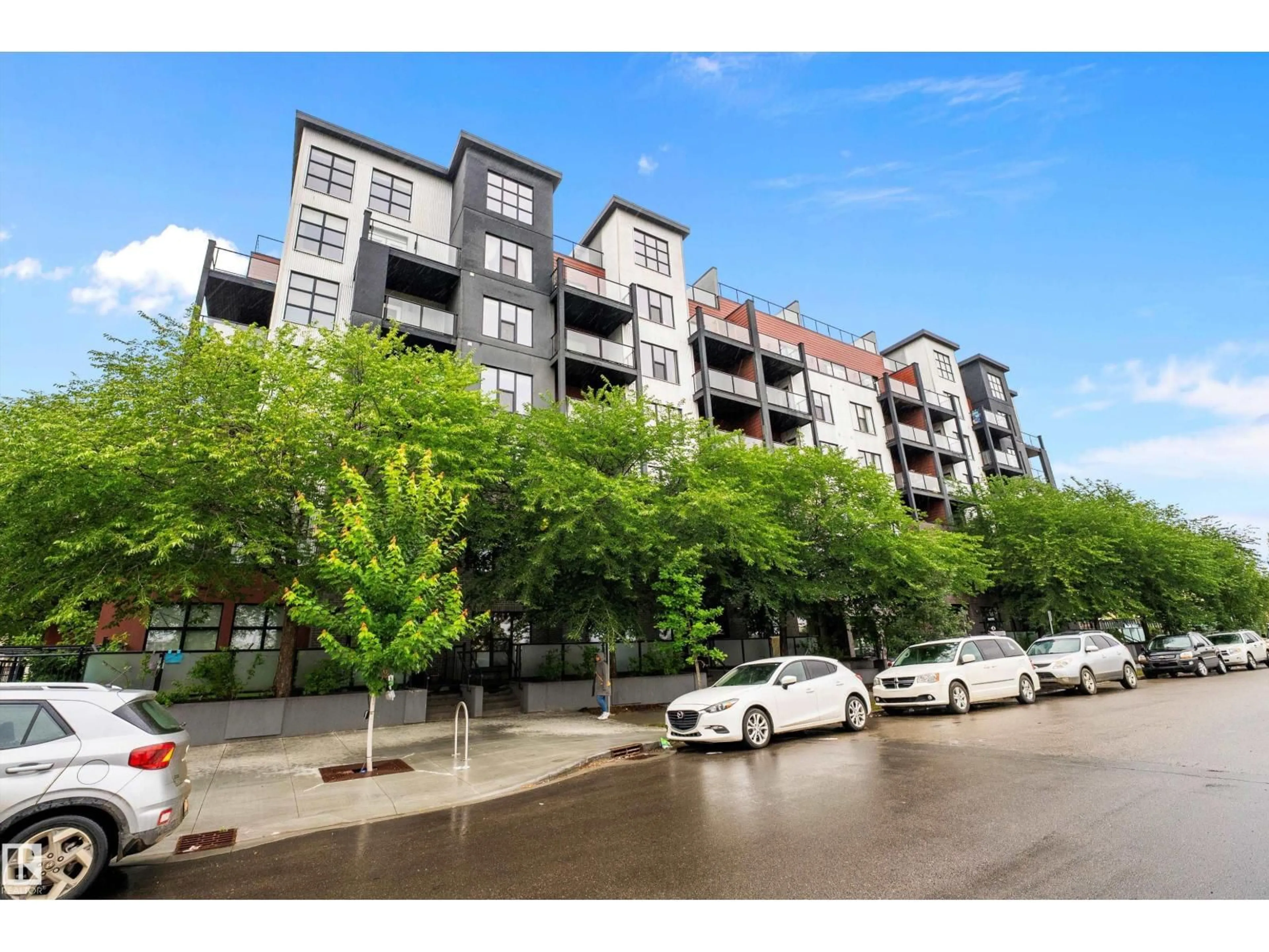 A pic from outside/outdoor area/front of a property/back of a property/a pic from drone, street for 406 - 10518 113 ST, Edmonton Alberta T5H0C6