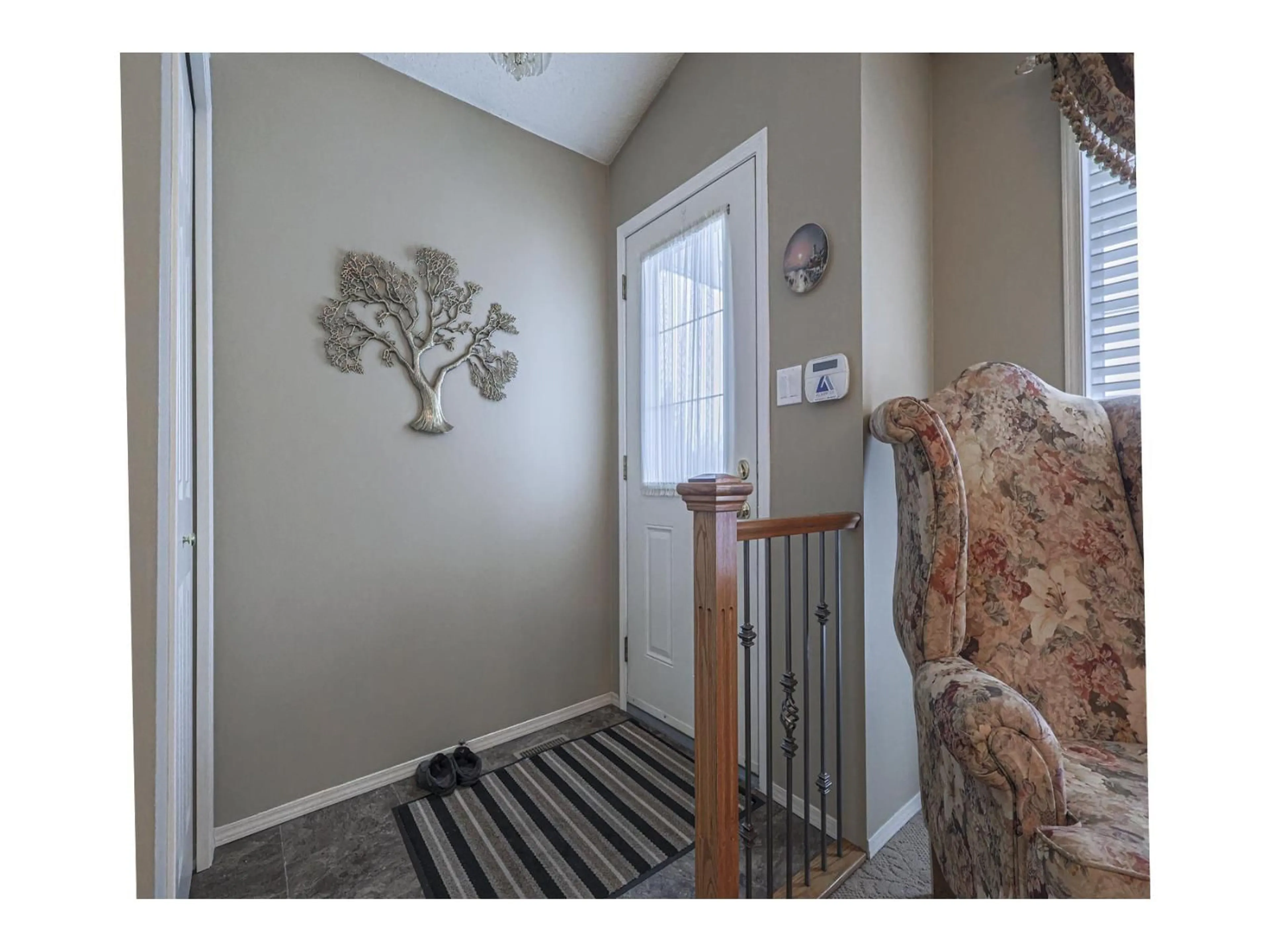 Indoor entryway for 21304 88 AV, Edmonton Alberta T5T6V1