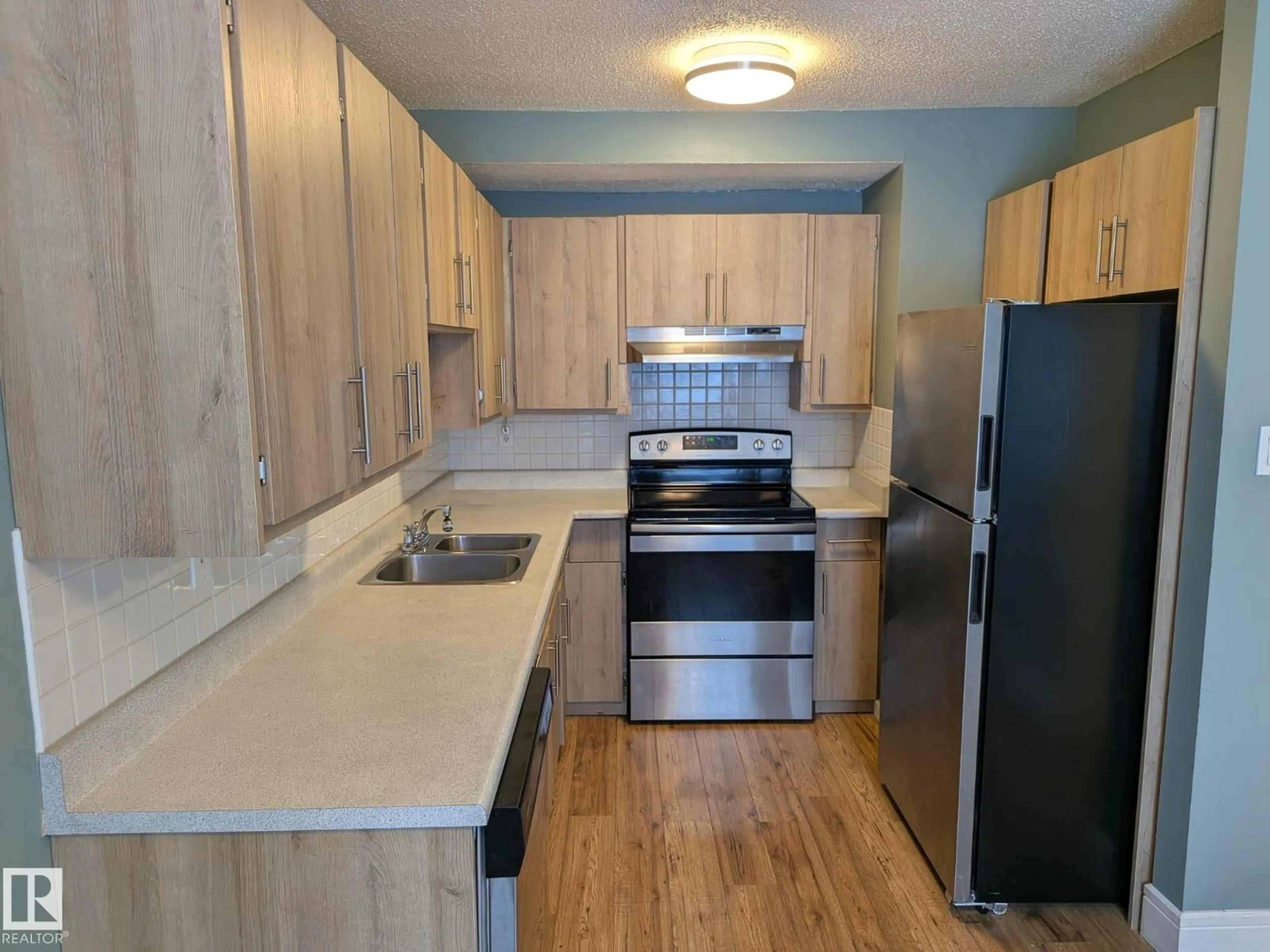 Standard kitchen, wood/laminate floor for 3105 109 ST, Edmonton Alberta T6J4N6