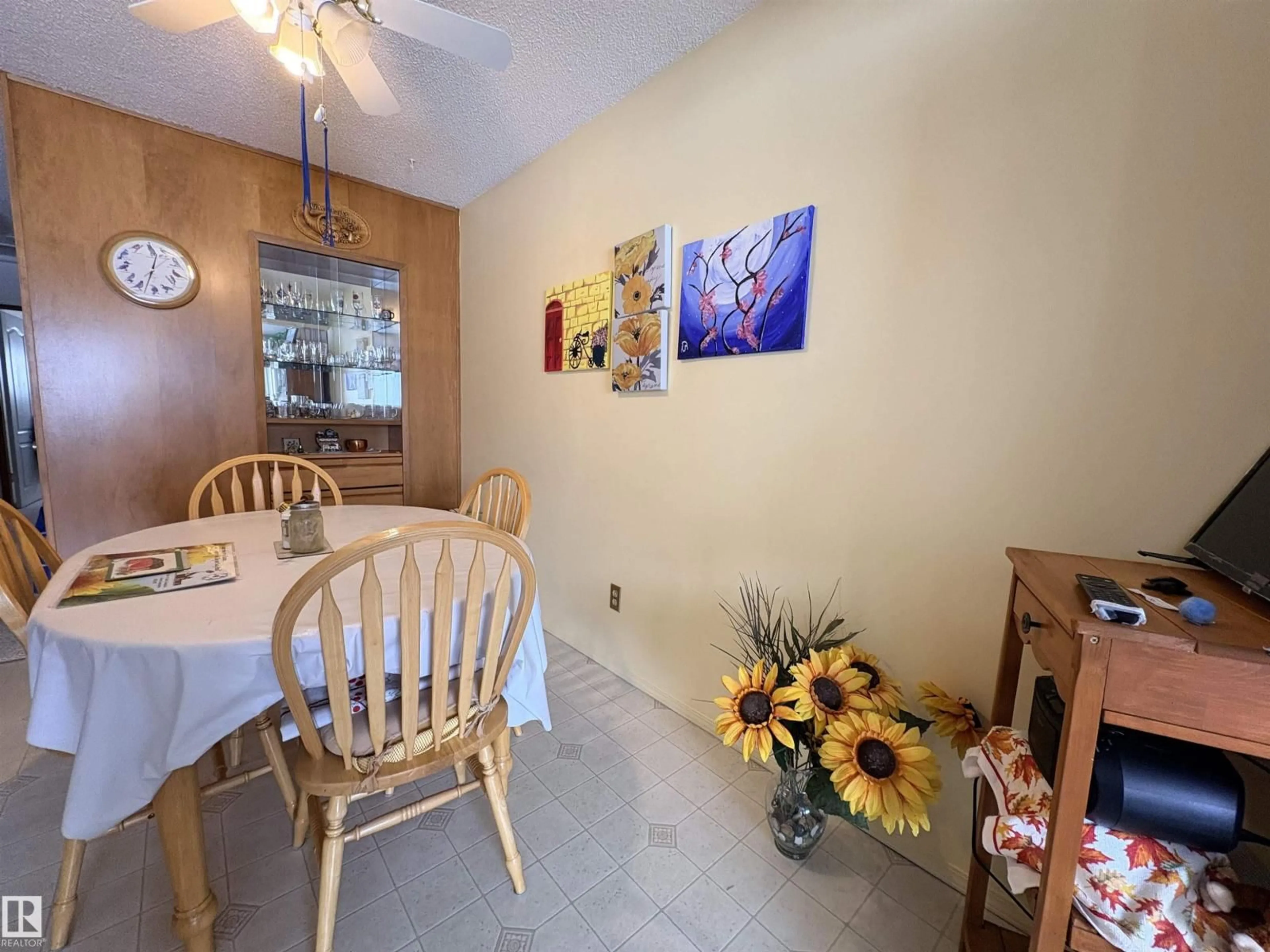 Dining room, ceramic/tile floor for 13216 DELWOOD RD, Edmonton Alberta T5C3B4