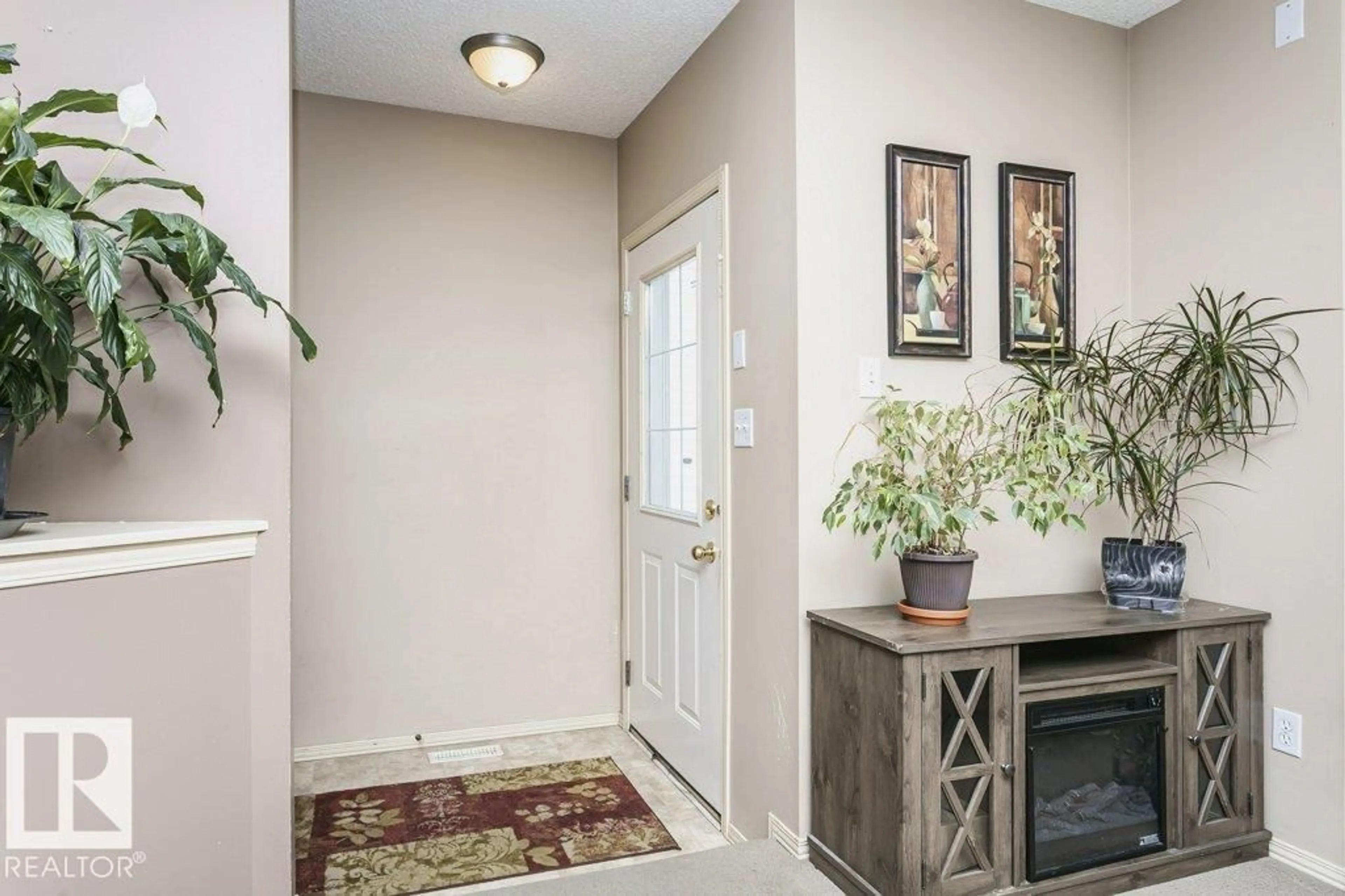 Indoor entryway for 15915 38 ST, Edmonton Alberta T5Y3E9