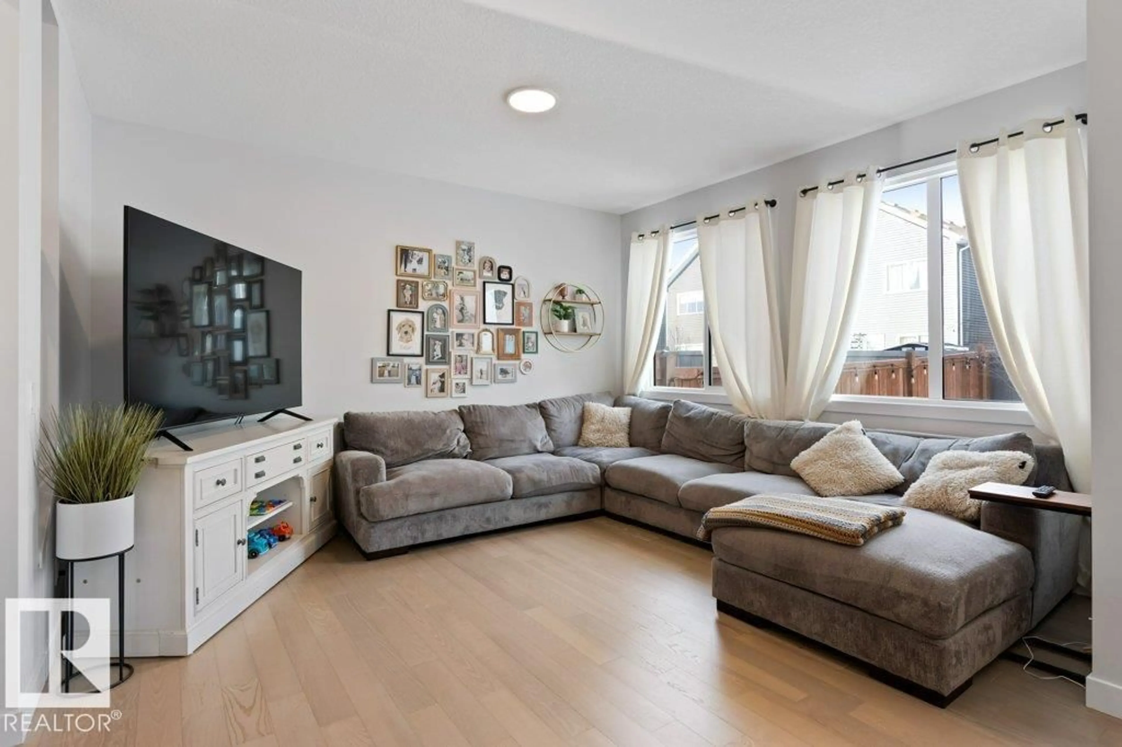 Living room with furniture, unknown for 20876 131 AV, Edmonton Alberta T5S0P1