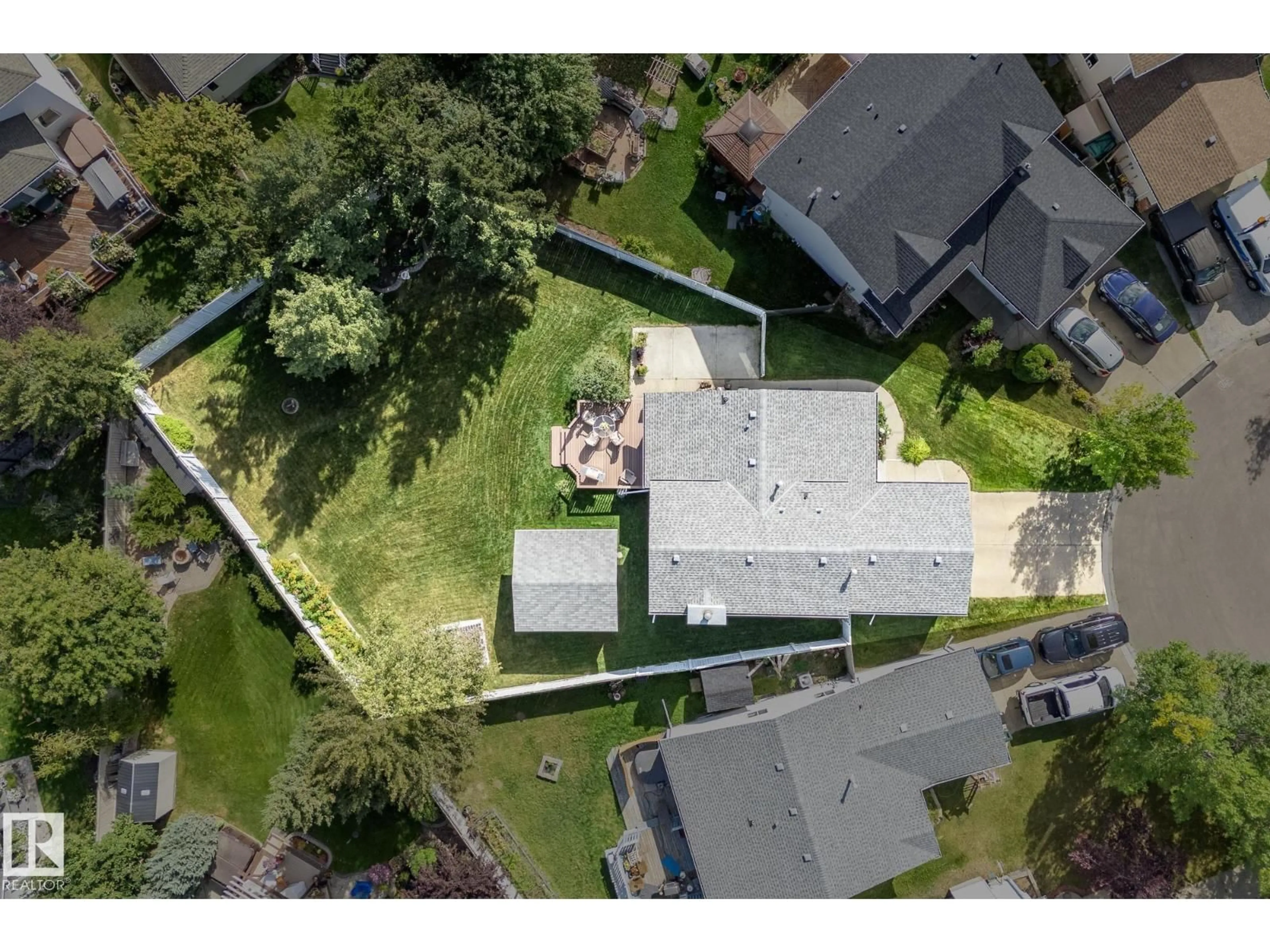 A pic from outside/outdoor area/front of a property/back of a property/a pic from drone, street for 174 REGENCY DR, Sherwood Park Alberta T8A5R8
