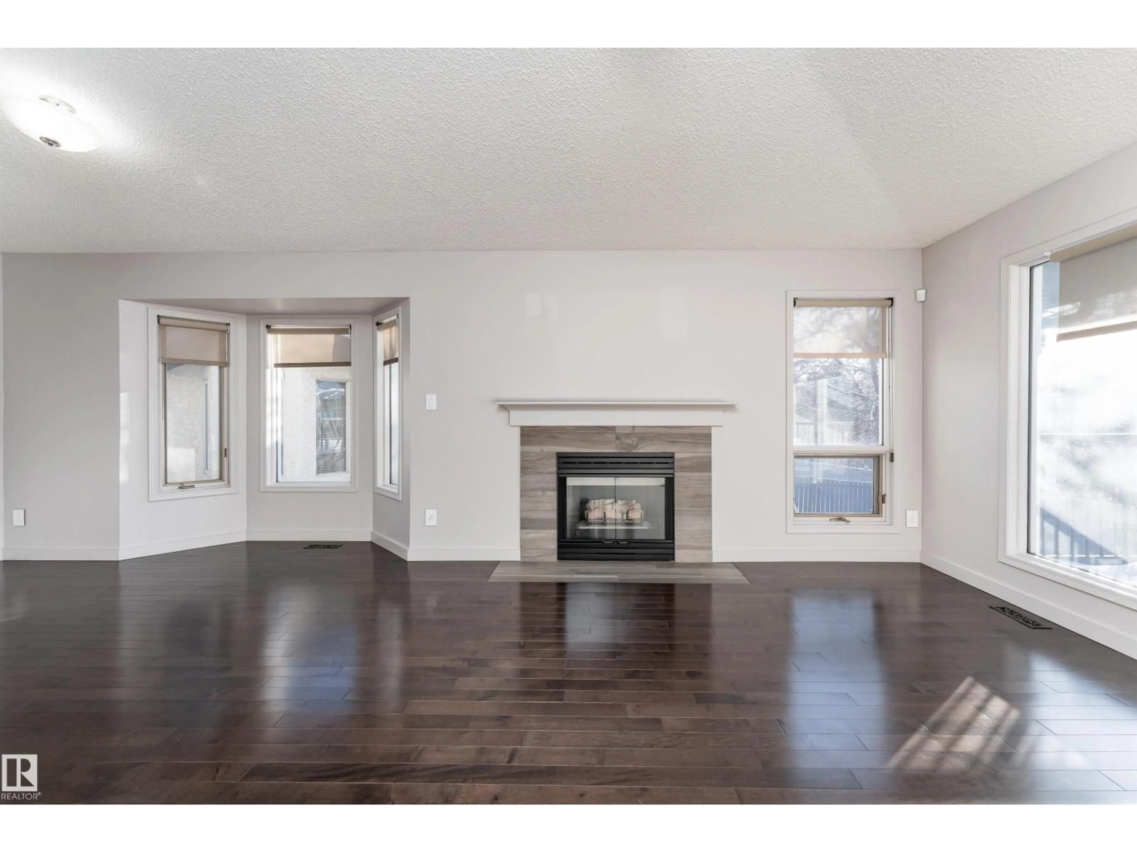 A pic of a room for 174 OEMING RD, Edmonton Alberta T6R2G2