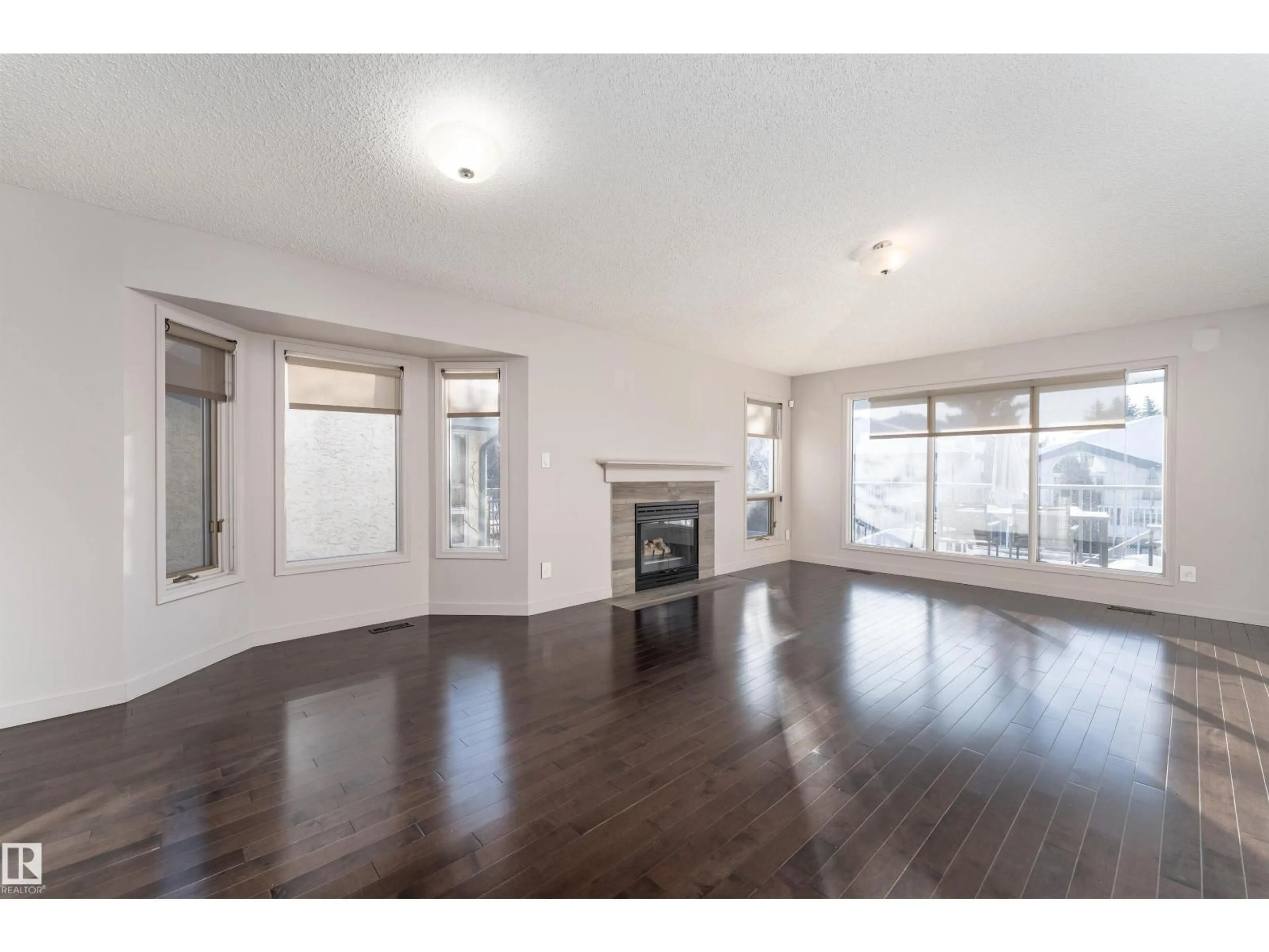 A pic of a room for 174 OEMING RD, Edmonton Alberta T6R2G2