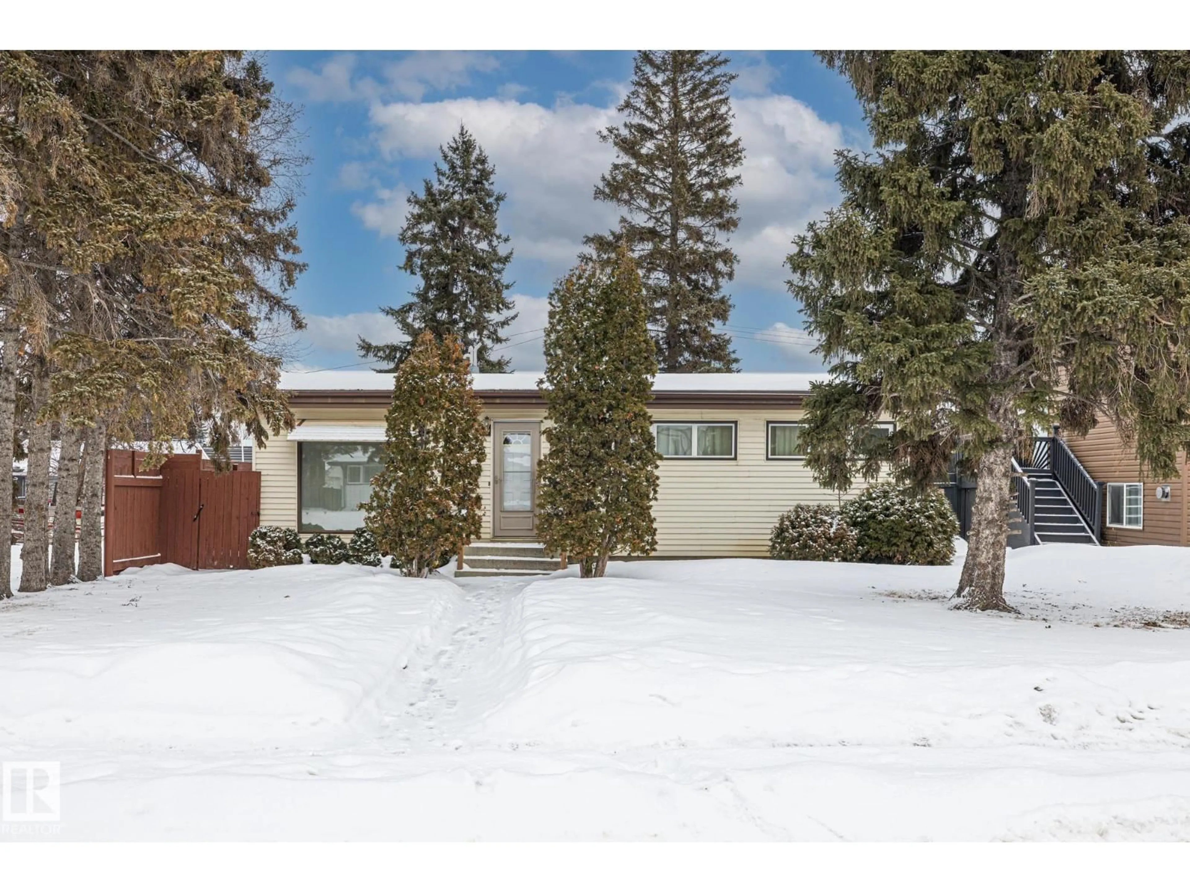 A pic from outside/outdoor area/front of a property/back of a property/a pic from drone, street for NW - 10971 157 ST, Edmonton Alberta T5P2W2