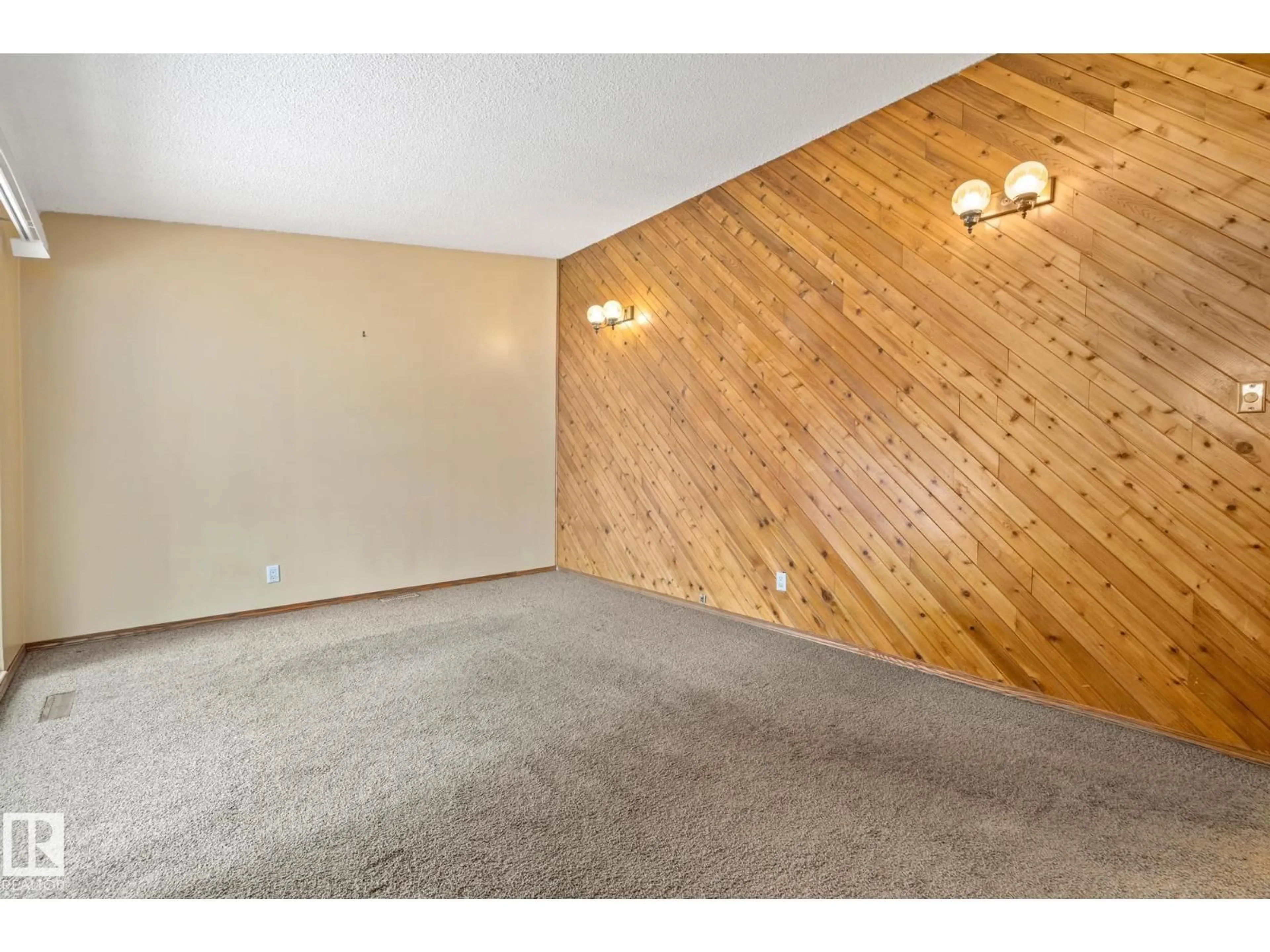 A pic of a room for NW - 10971 157 ST, Edmonton Alberta T5P2W2