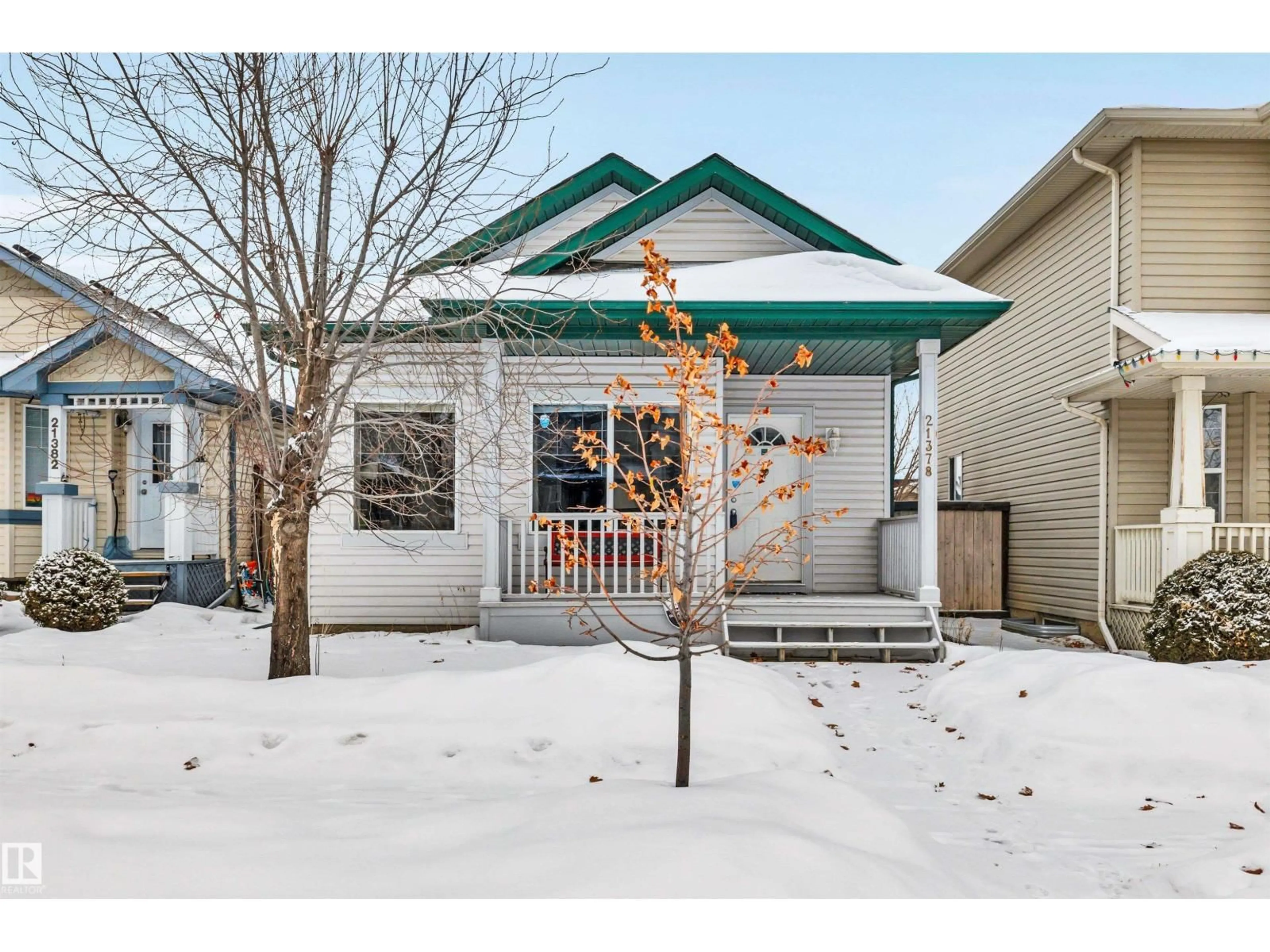 Home with vinyl exterior material, street for 21378 87A AV, Edmonton Alberta T5T6T8