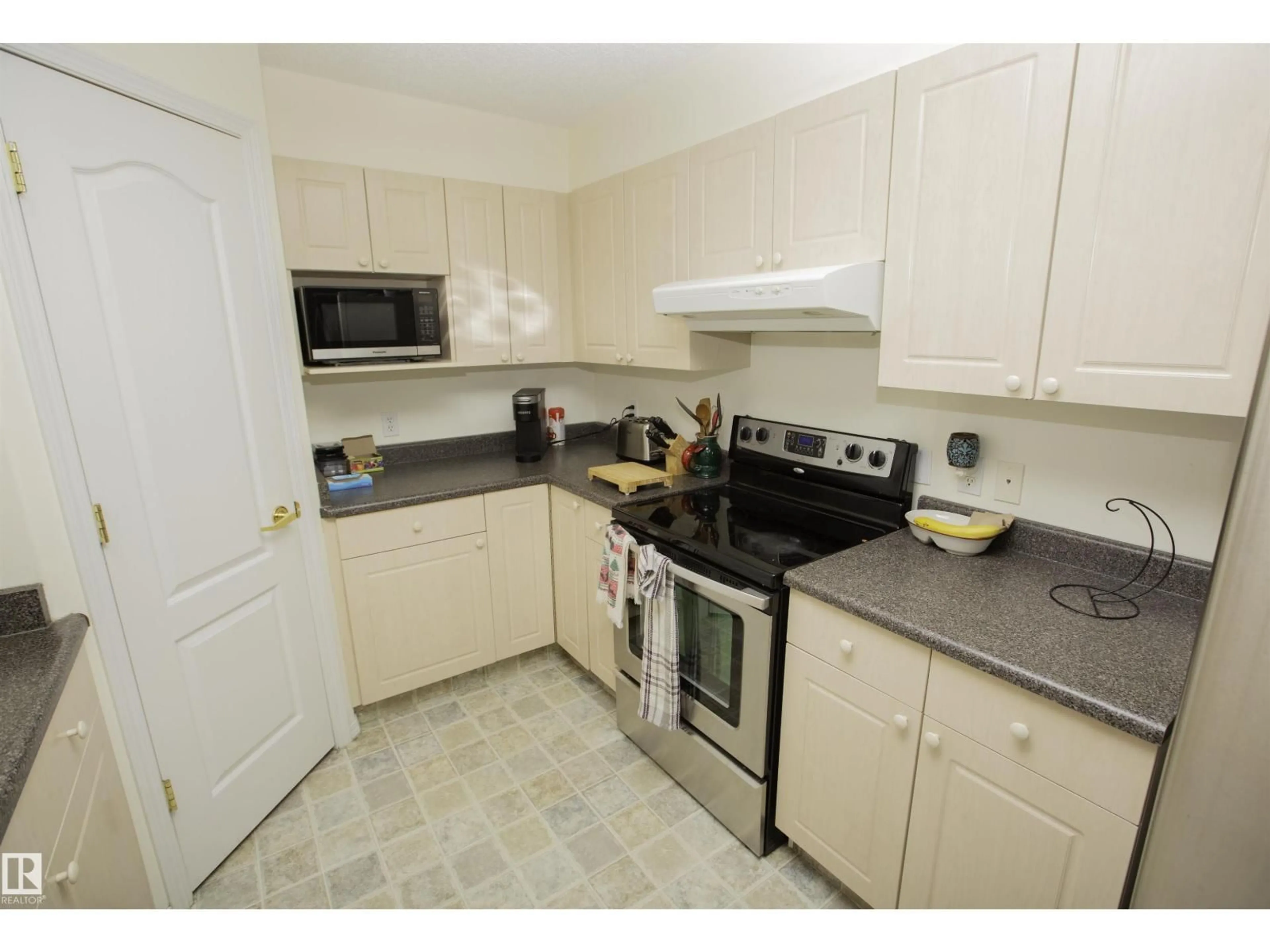 Standard kitchen, unknown for #303 - 8119 112 AV, Edmonton Alberta T5B0G1