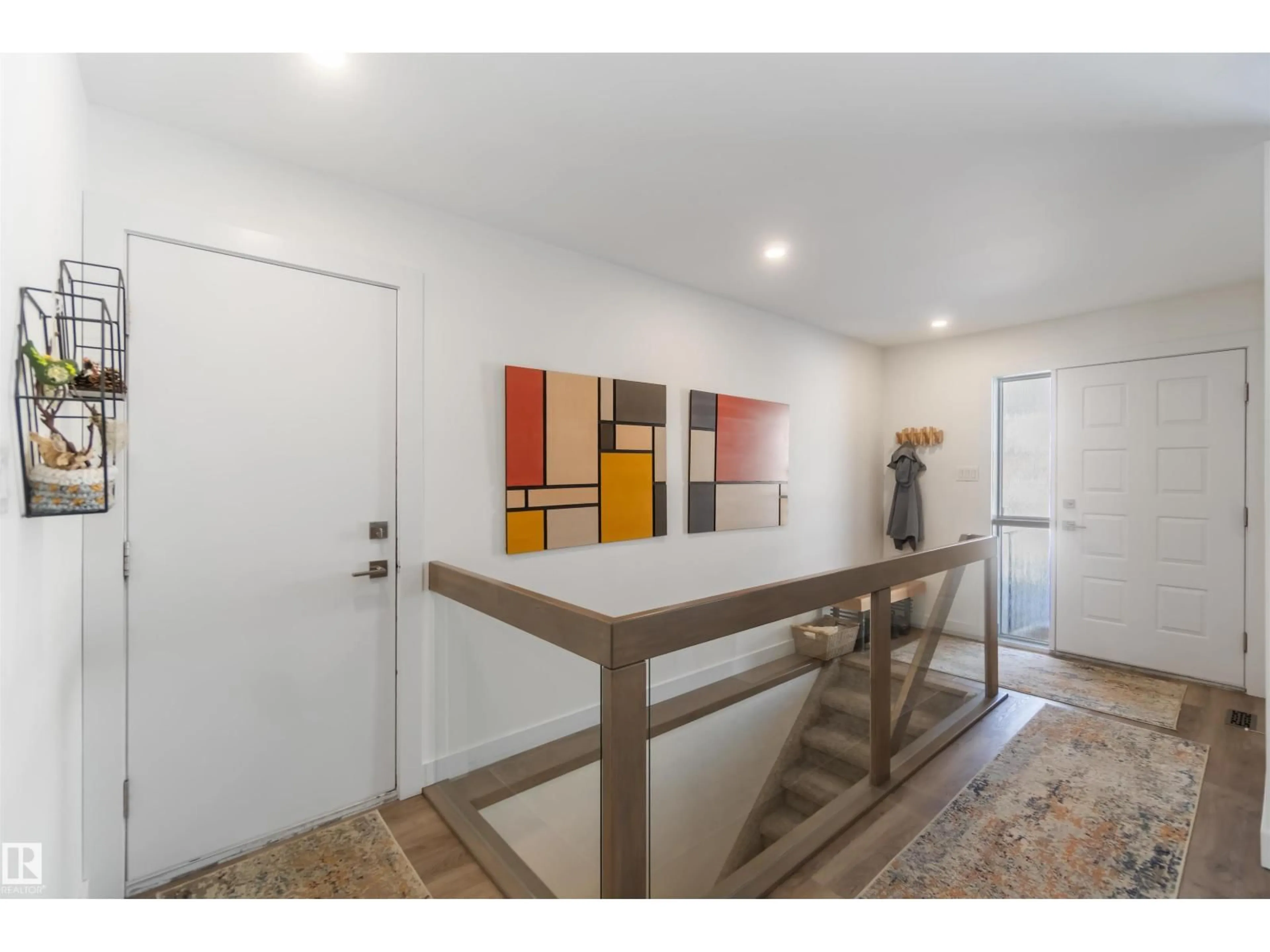 Indoor entryway for 213 OEMING RD, Edmonton Alberta T6R1M2