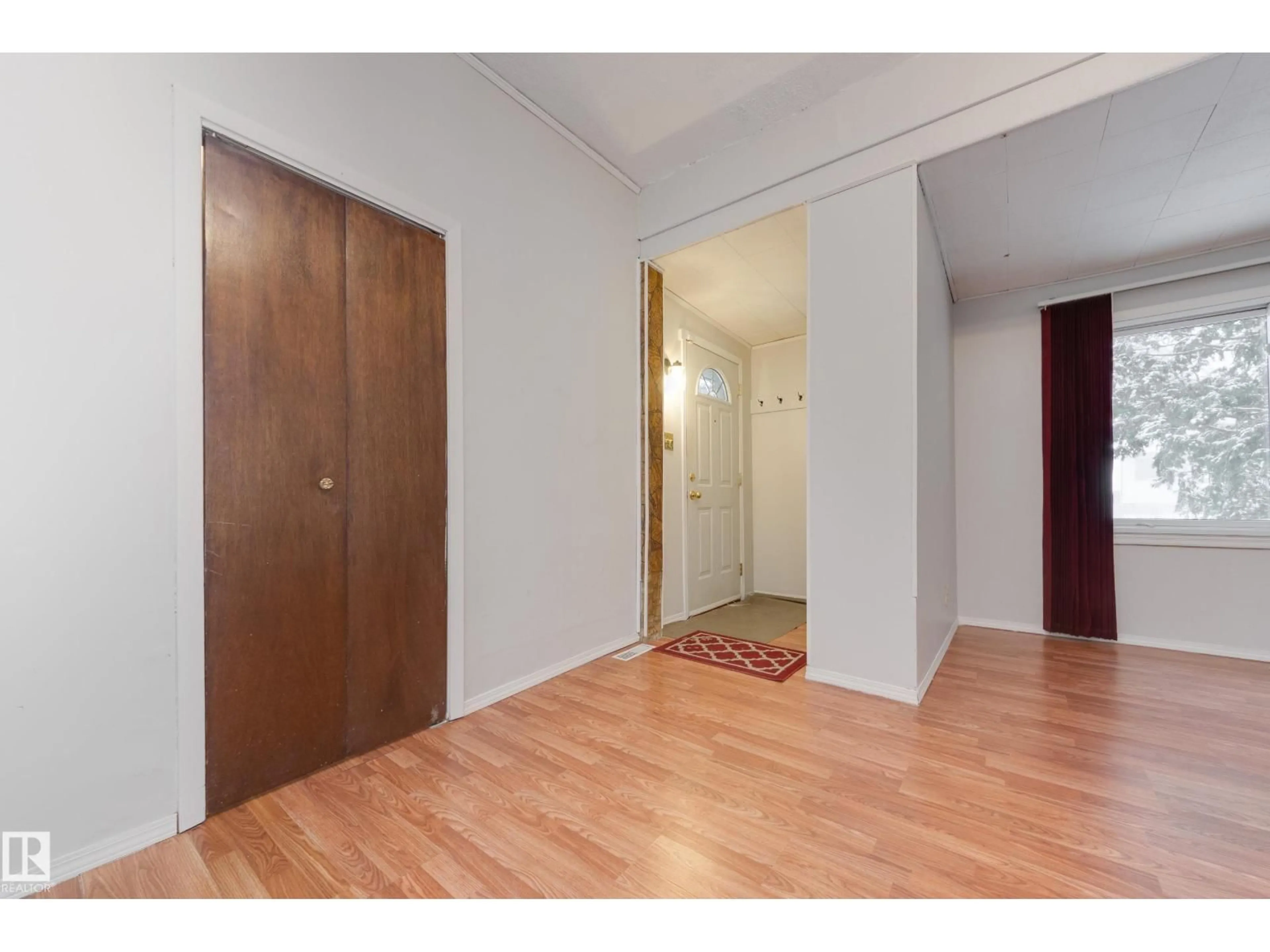 Unknown for 12126 39 ST, Edmonton Alberta T5W2K1