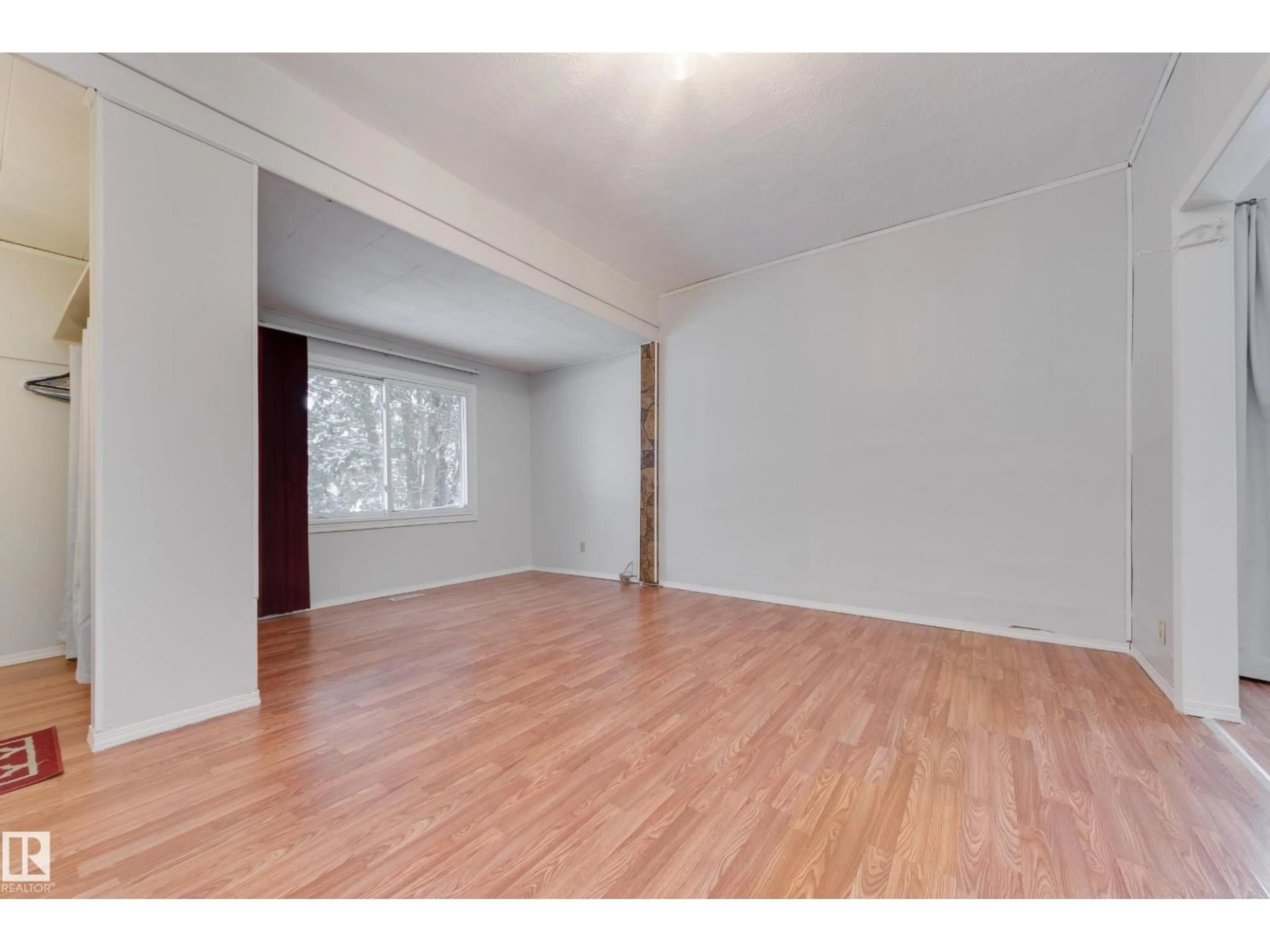 A pic of a room for 12126 39 ST, Edmonton Alberta T5W2K1
