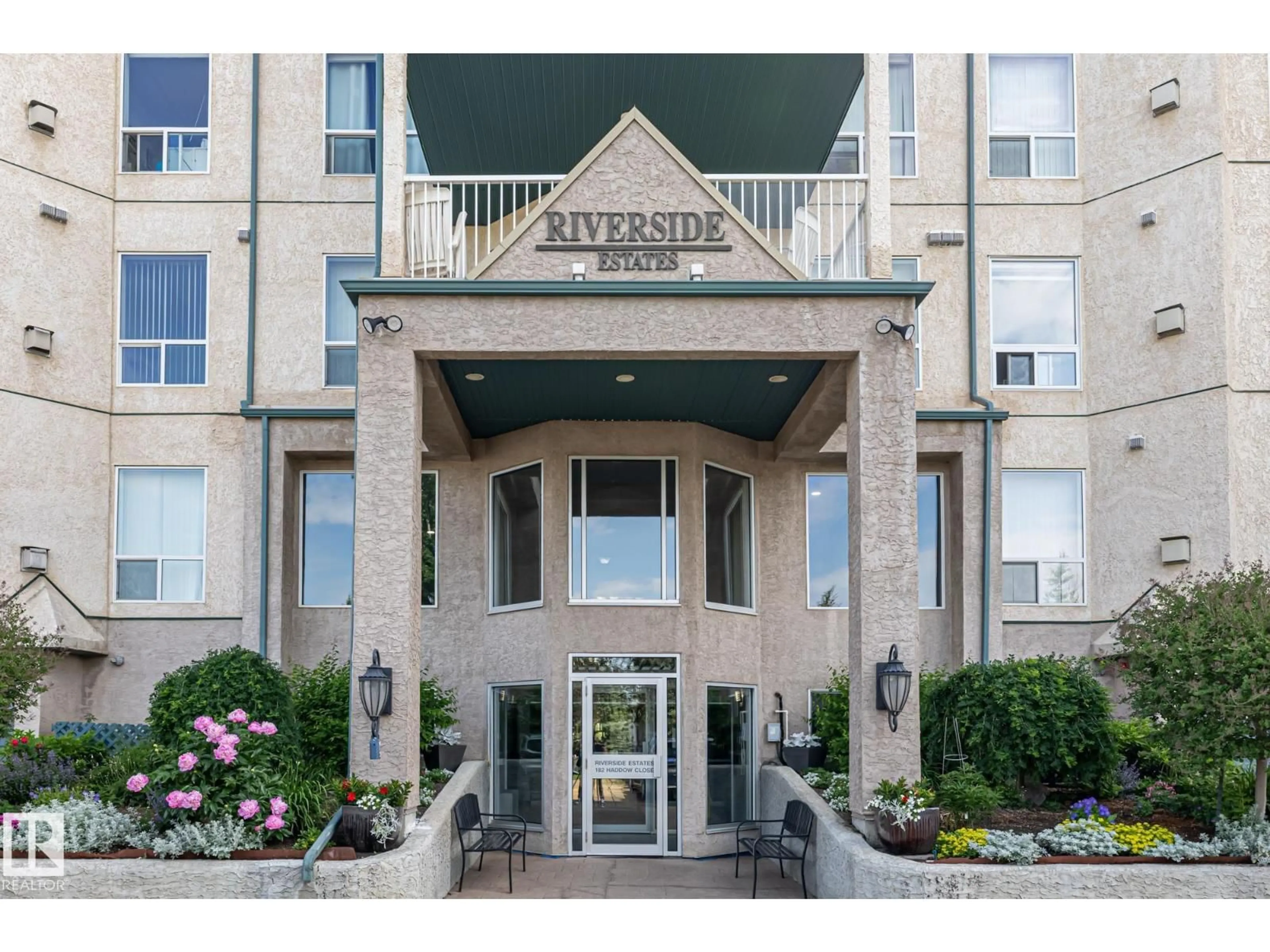 Indoor foyer for 500 182 HADDOW CL, Edmonton Alberta T6R2V1