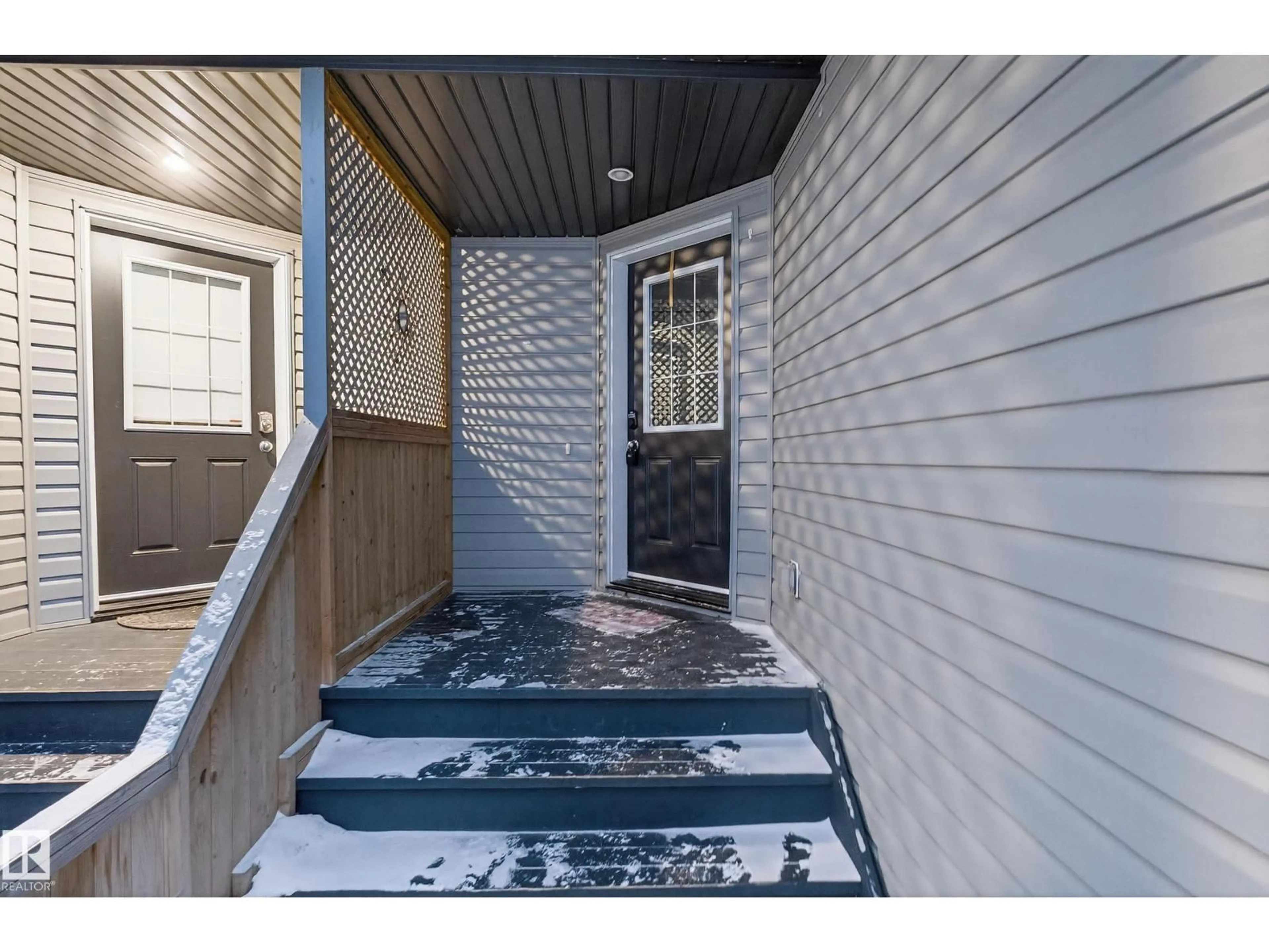 Indoor entryway for 506 FAIRWAY TC, Stony Plain Alberta T7Z0G9