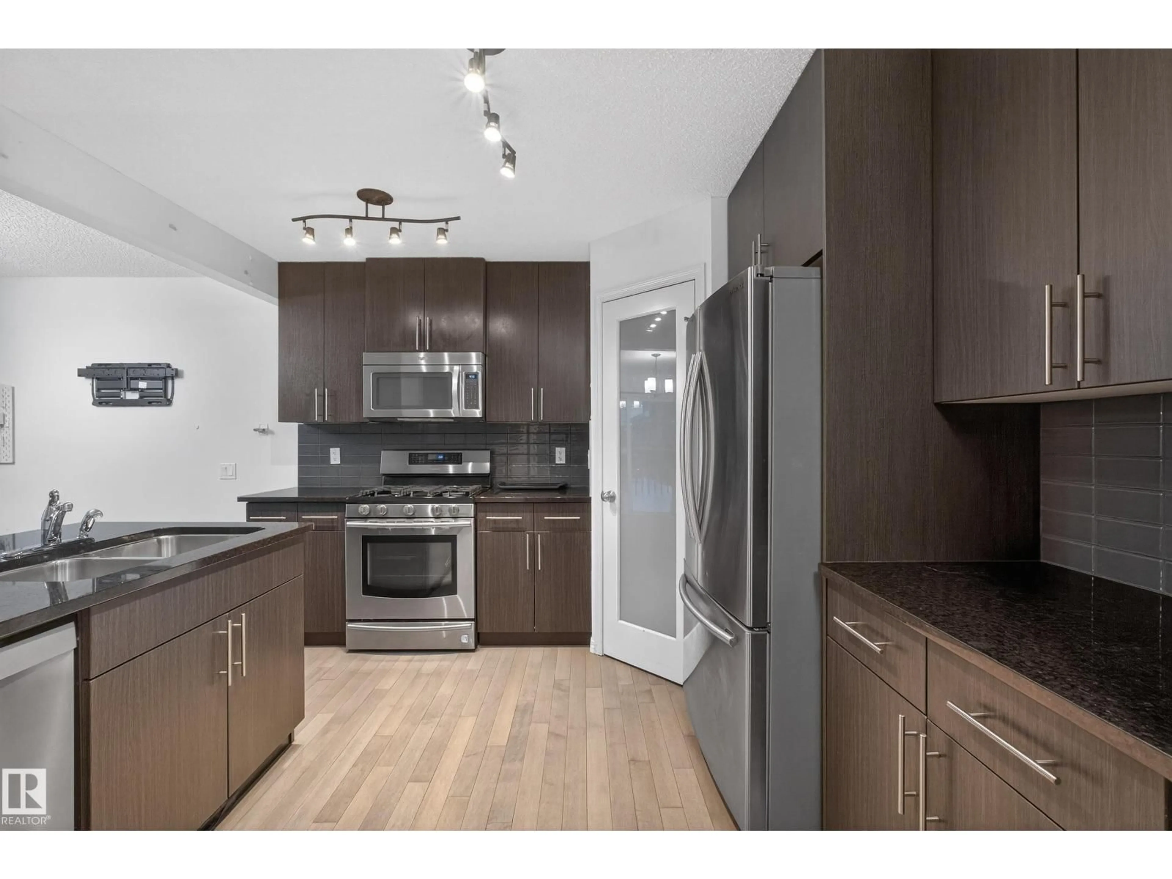 Standard kitchen, unknown for 506 FAIRWAY TC, Stony Plain Alberta T7Z0G9