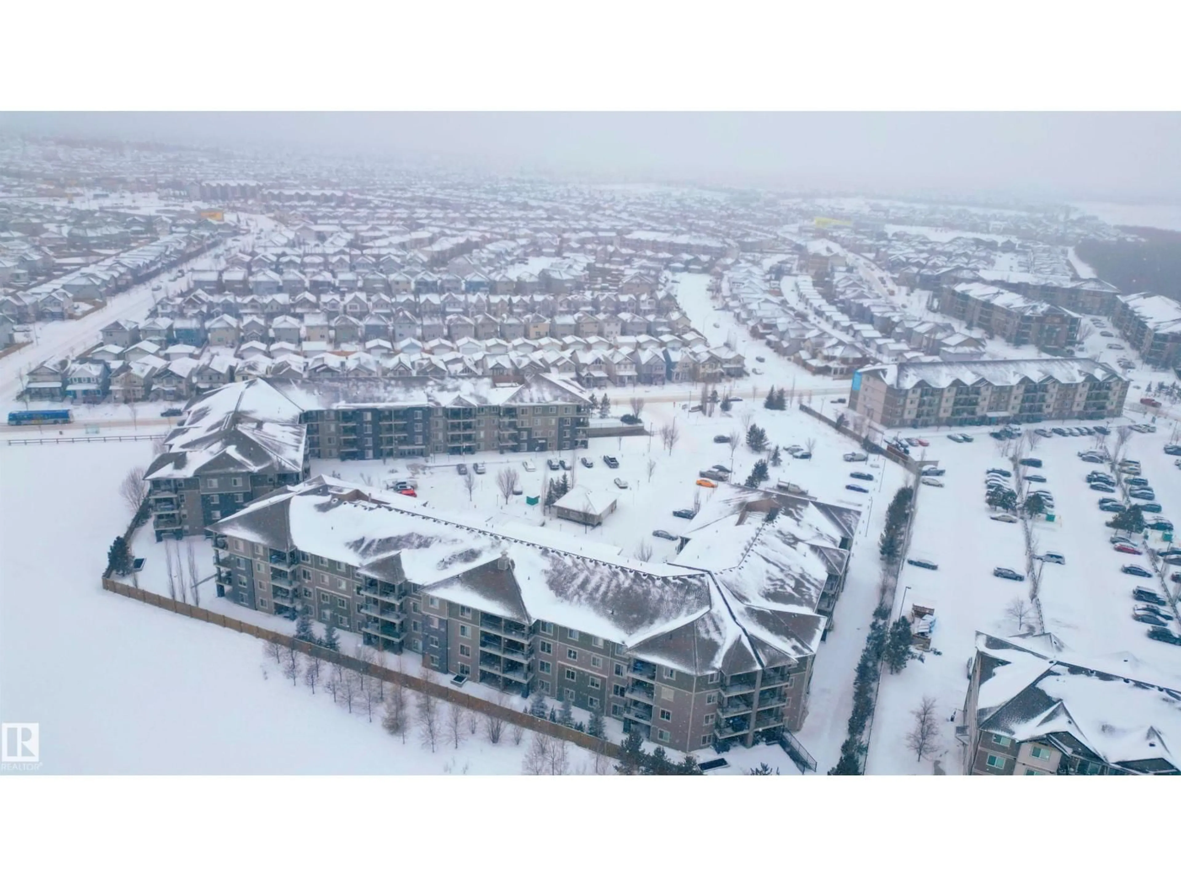 A pic from outside/outdoor area/front of a property/back of a property/a pic from drone, unknown for 270 - 422 MCCONACHIE DR, Edmonton Alberta T5Y3N4