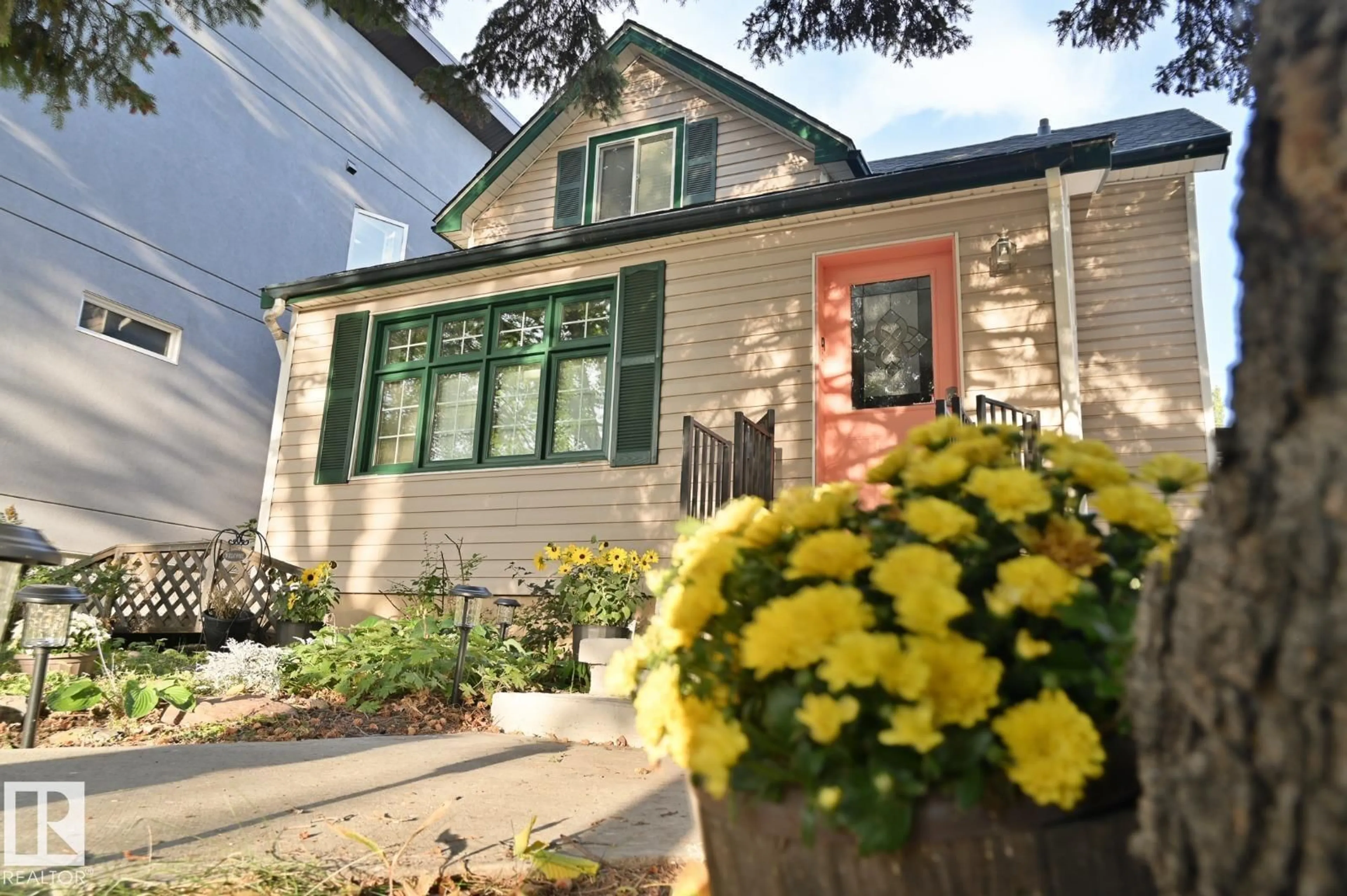 Home with vinyl exterior material, street for 11415 85 ST, Edmonton Alberta T5B3E1