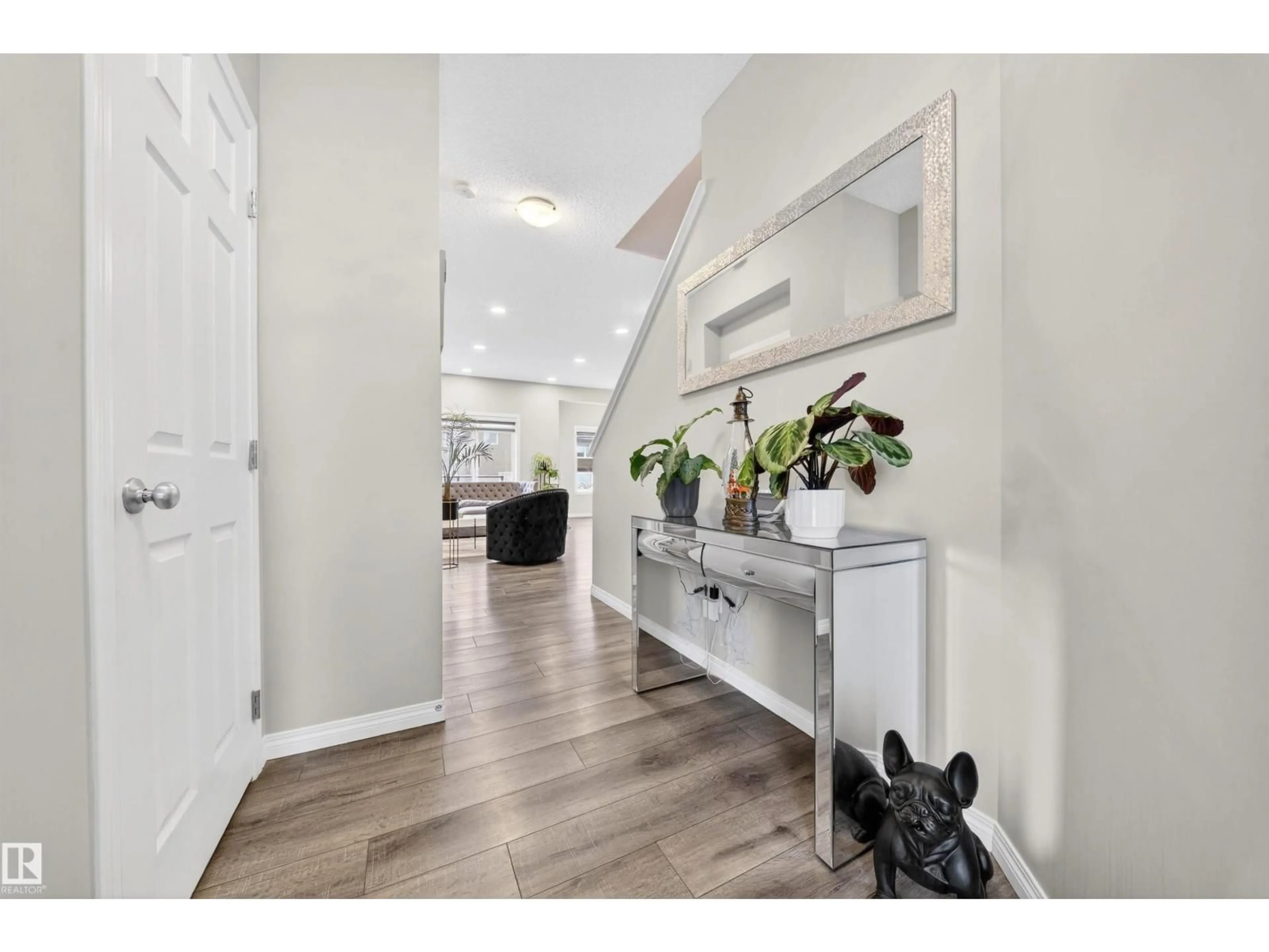 Indoor entryway for 6085 KING LANDING SW, Edmonton Alberta T6W3Z7