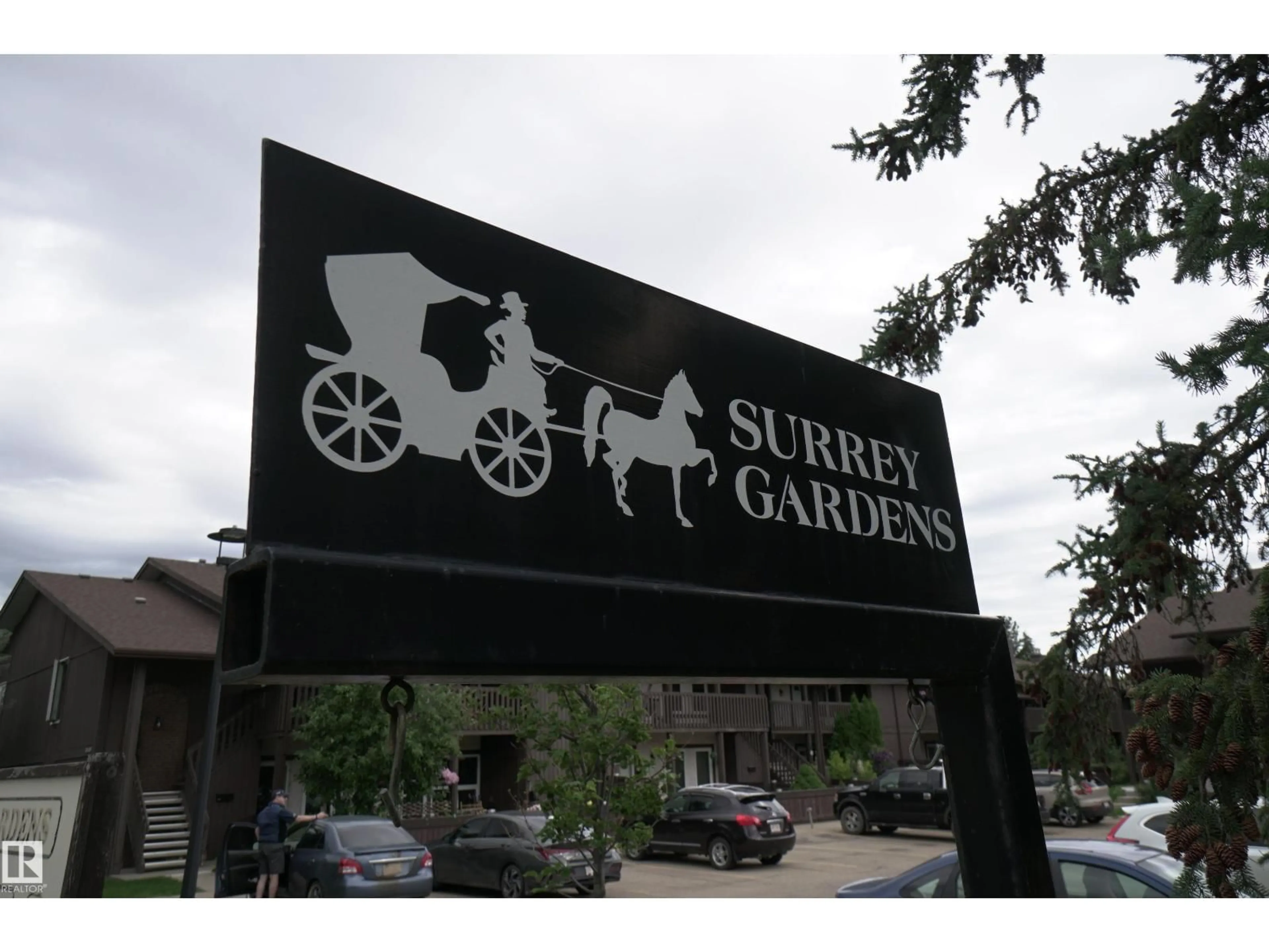 Blurry image for 245 SURREY GARDENS, Edmonton Alberta T5T1Z3