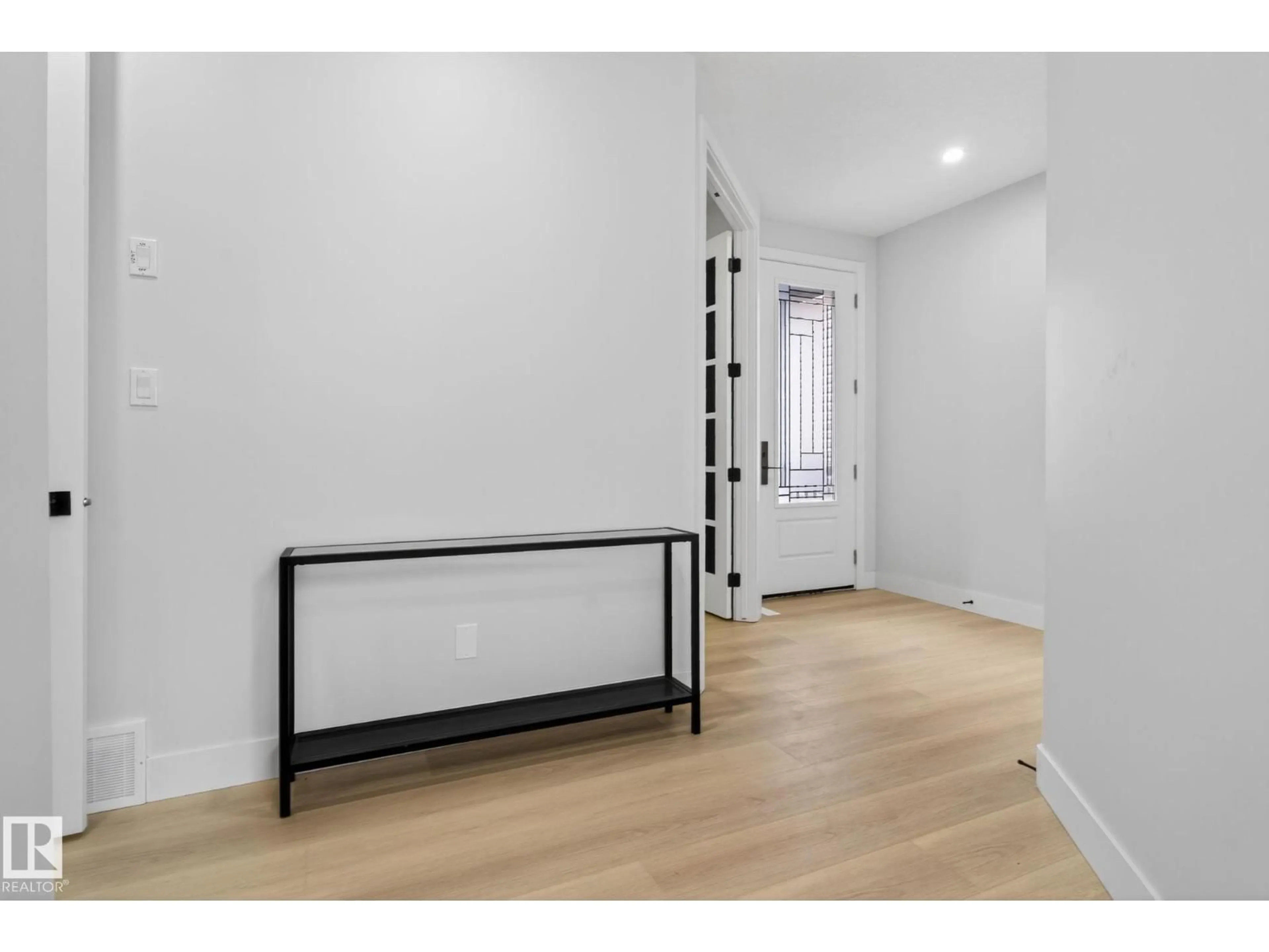 Indoor entryway for 213 FRASER WY, Edmonton Alberta T5Y4C1