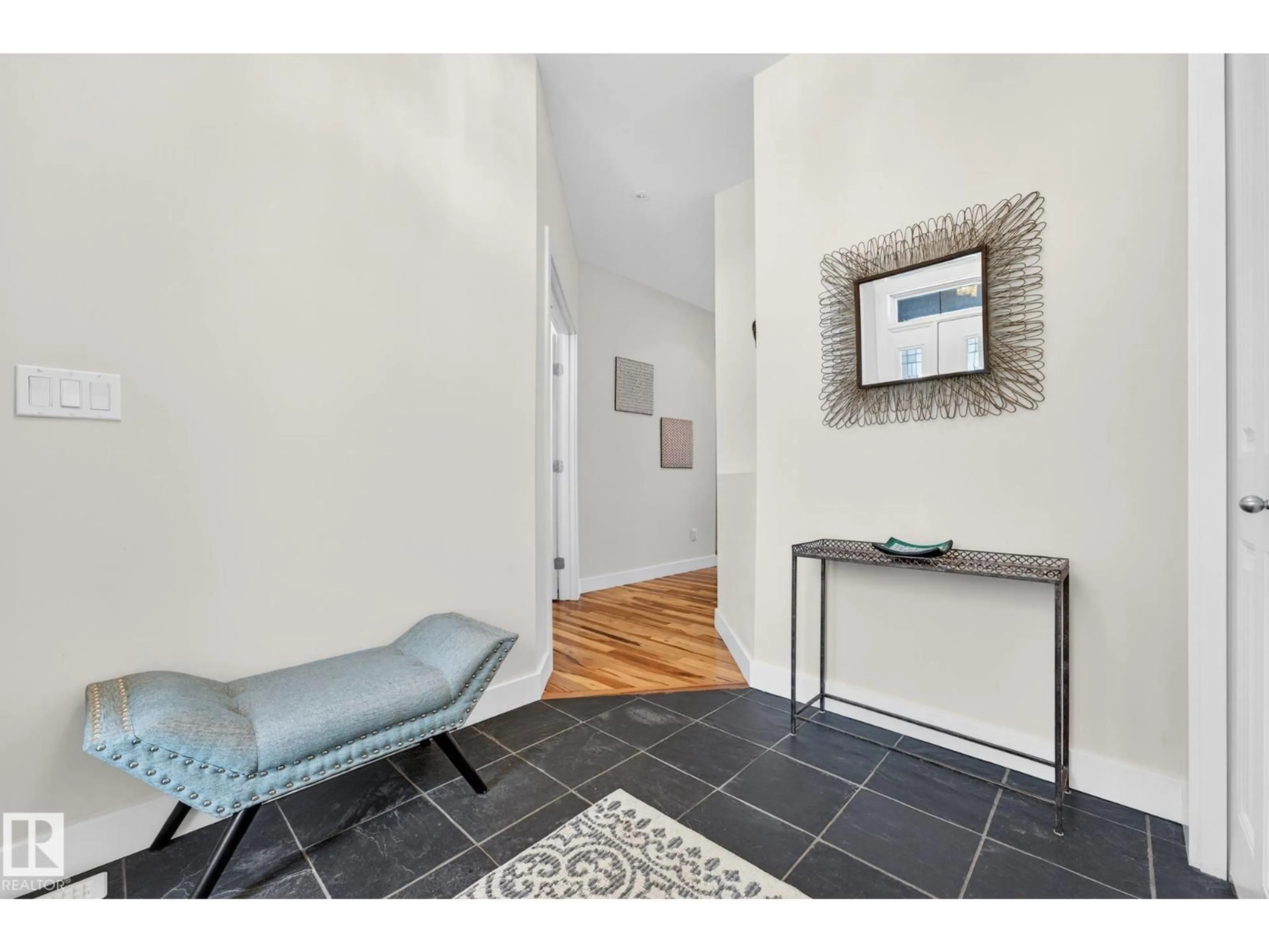 Indoor entryway for NW - 10283 89 ST, Edmonton Alberta T5H1R3