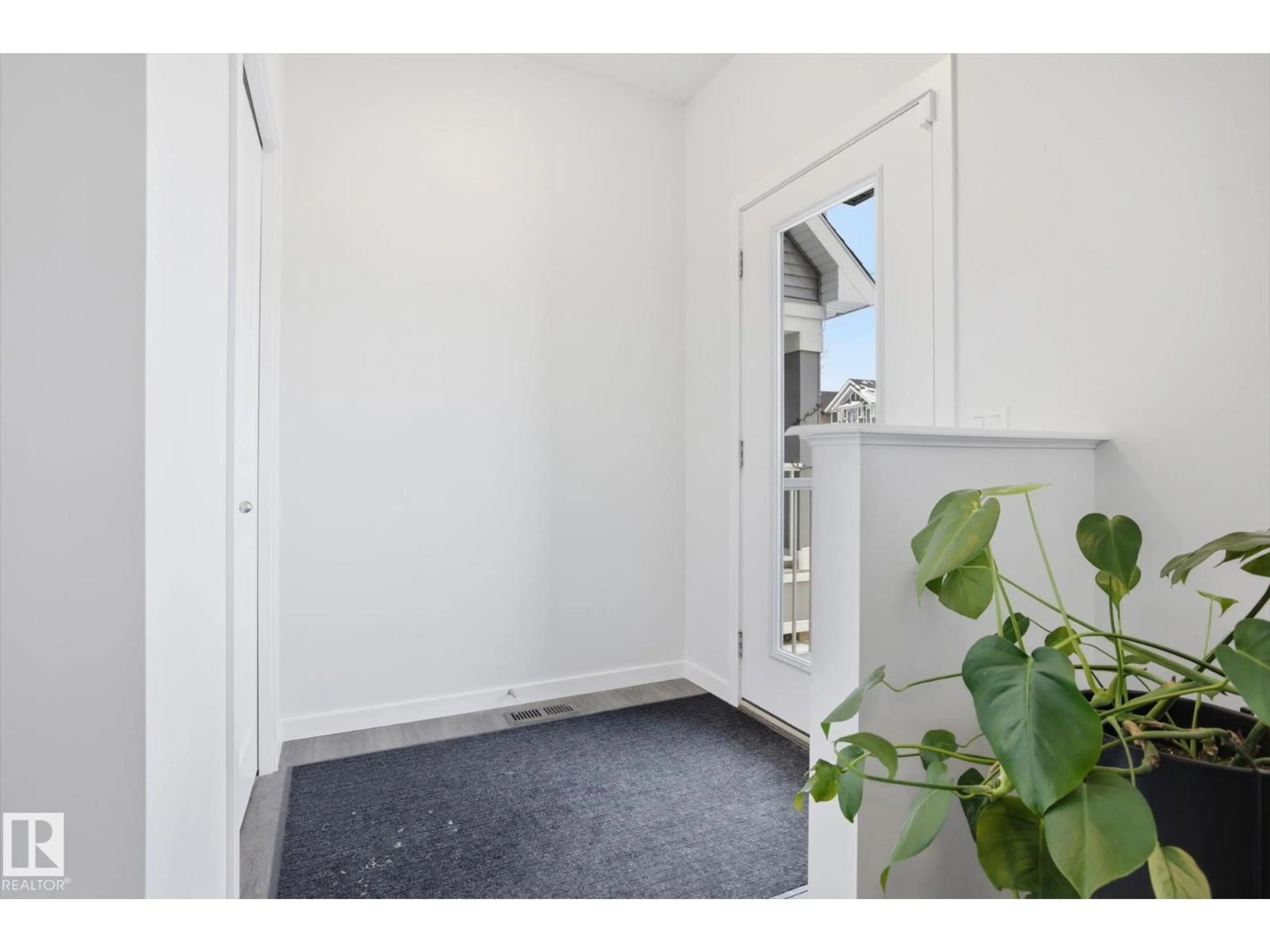 Indoor entryway for 347 DESROCHERS BV, Edmonton Alberta T6W3J2