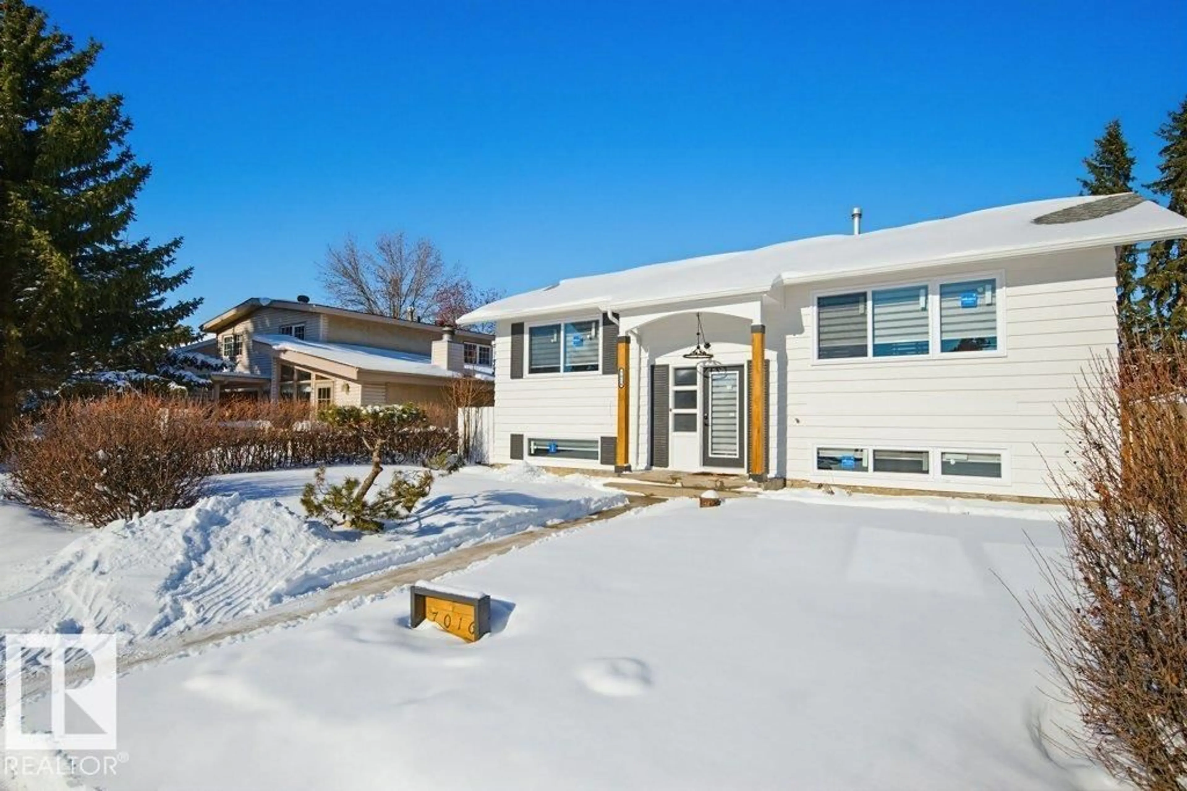 Home with vinyl exterior material, street for 7016 92A AV, Edmonton Alberta T6B0T8