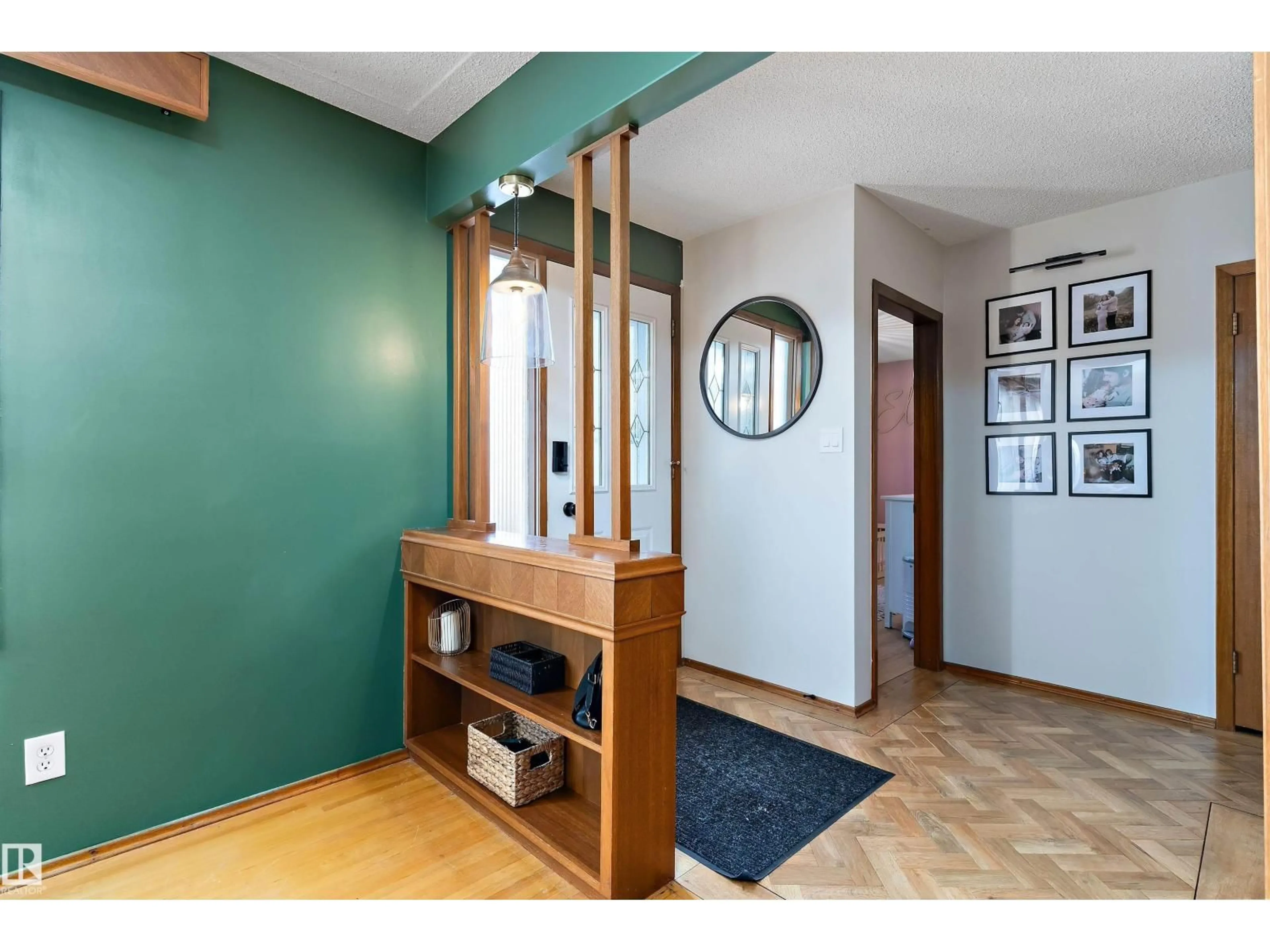 Indoor entryway for 7316 100 AV, Edmonton Alberta T6A0G5