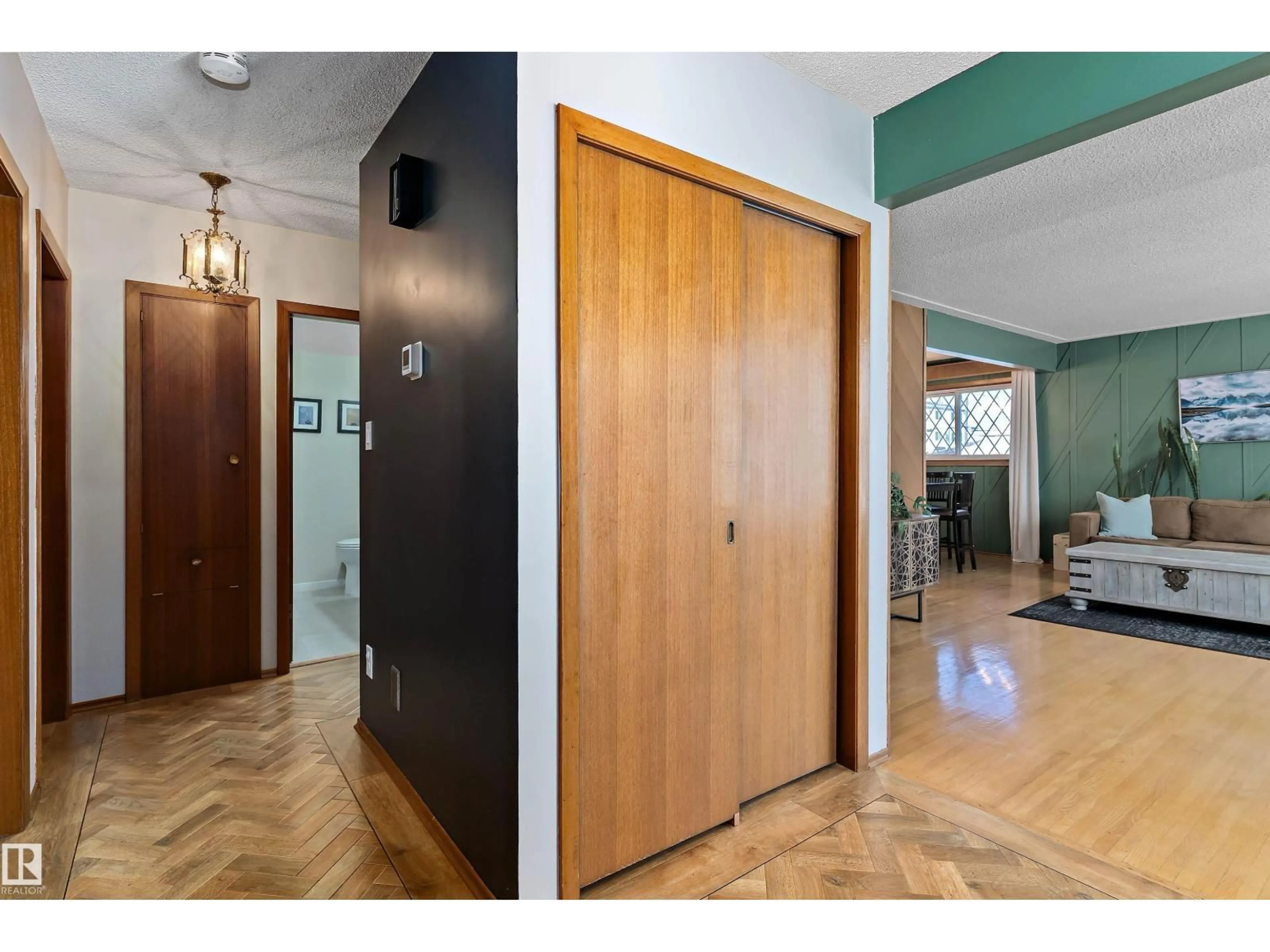 Indoor entryway for 7316 100 AV, Edmonton Alberta T6A0G5