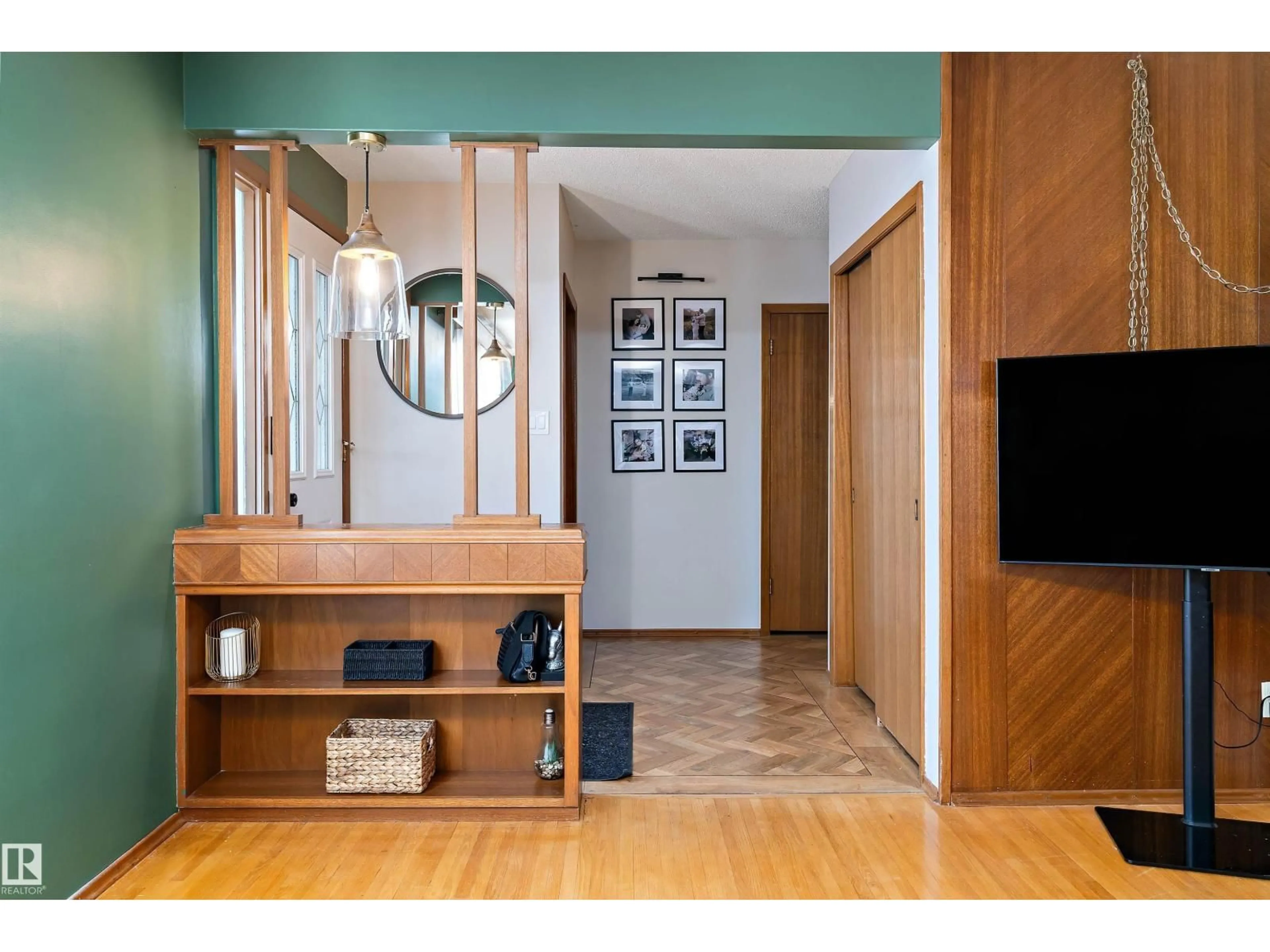 Indoor entryway for 7316 100 AV, Edmonton Alberta T6A0G5