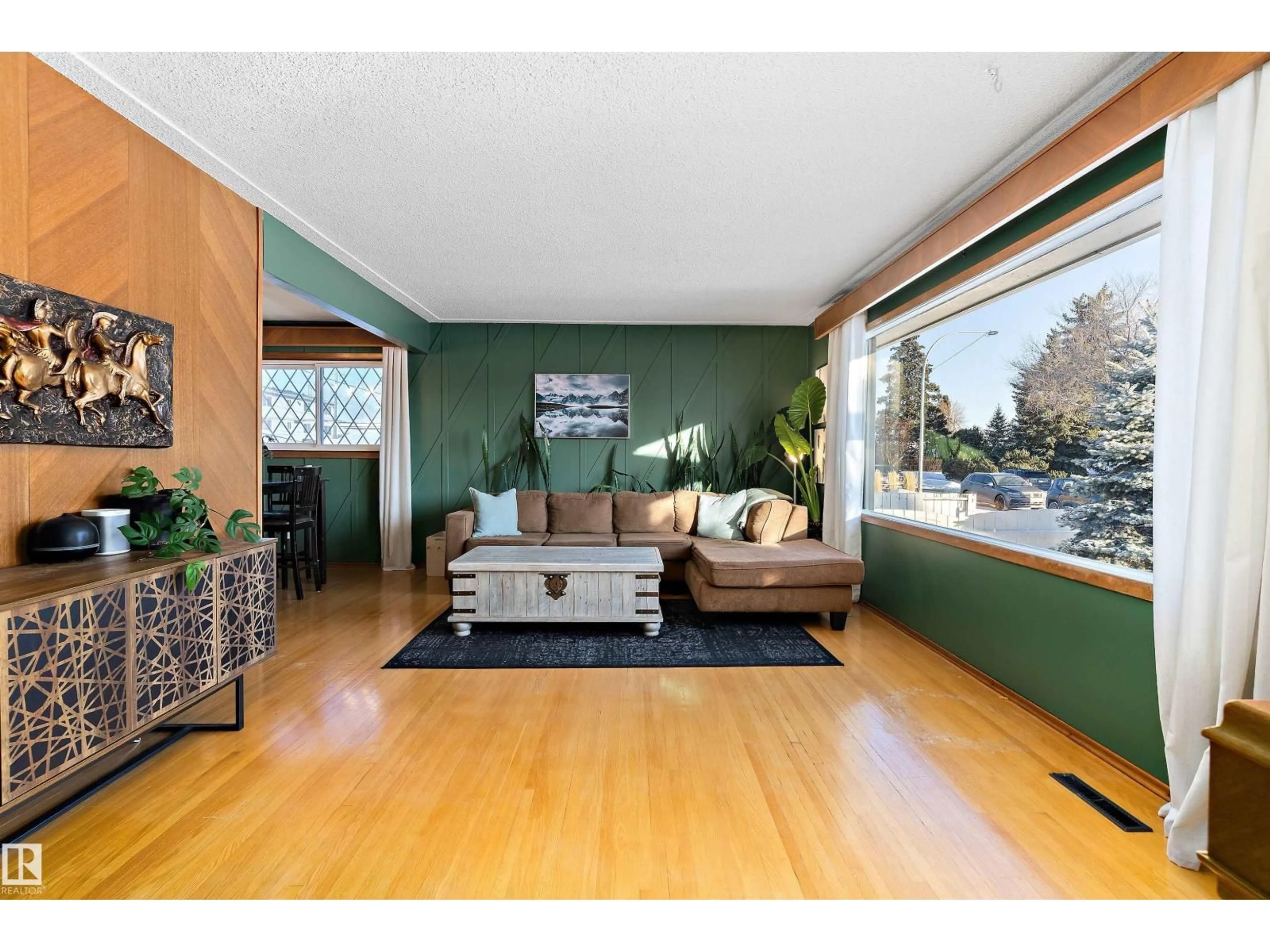 Unknown for 7316 100 AV, Edmonton Alberta T6A0G5