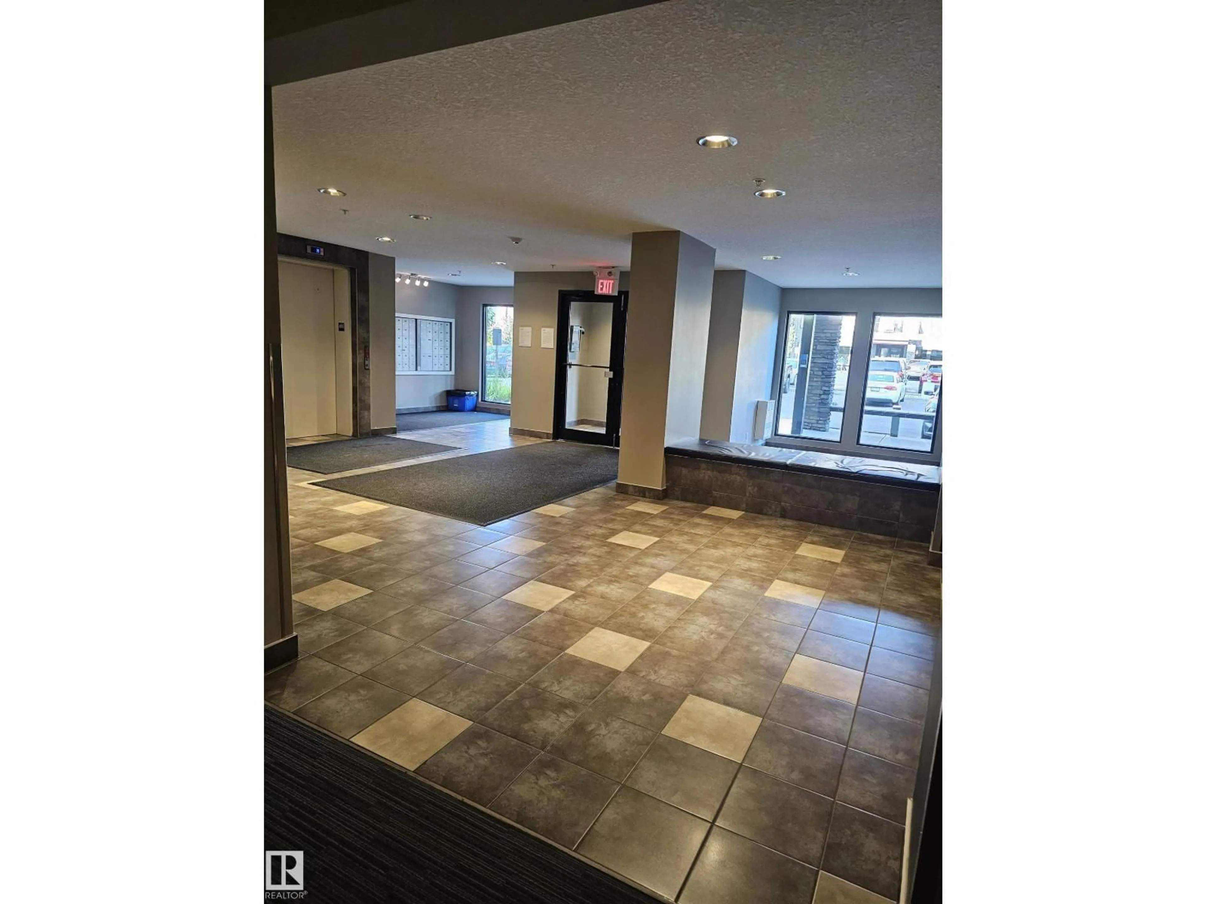Indoor foyer for #413 - 5521 7 AV, Edmonton Alberta T6X2A8