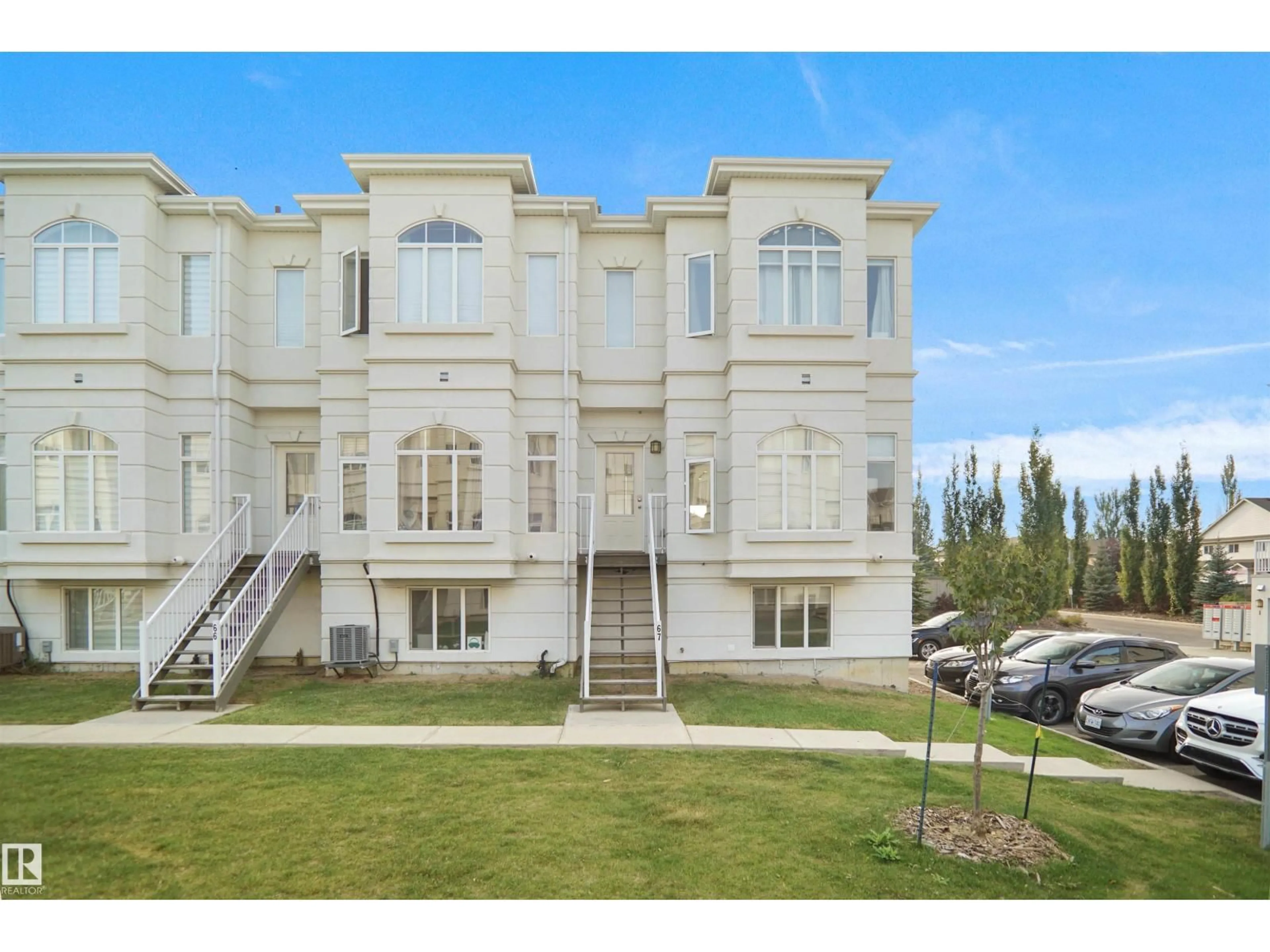 A pic from outside/outdoor area/front of a property/back of a property/a pic from drone, unknown for 67 723 172 ST, Edmonton Alberta T6W2N6