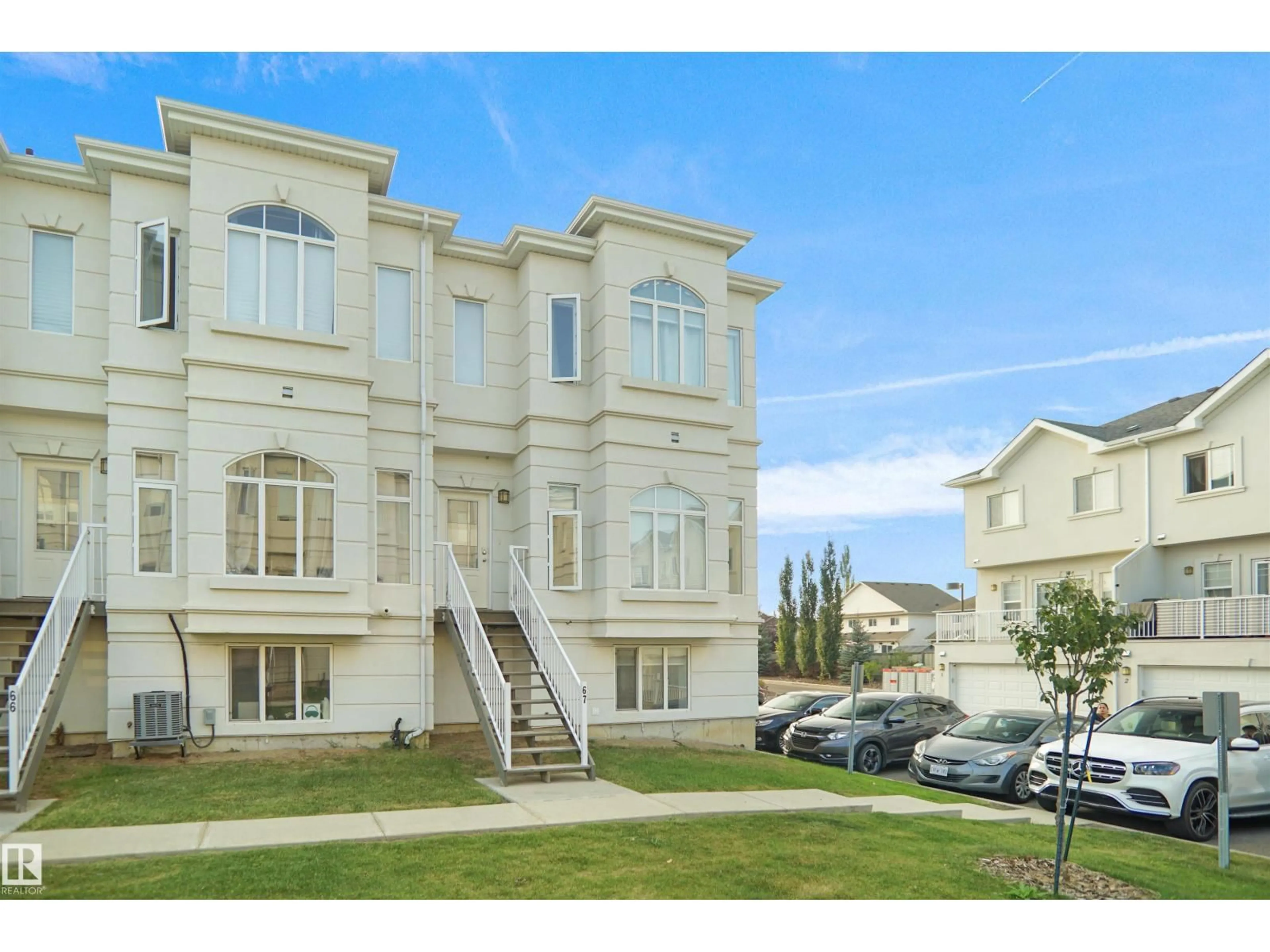 A pic from outside/outdoor area/front of a property/back of a property/a pic from drone, unknown for 67 723 172 ST, Edmonton Alberta T6W2N6