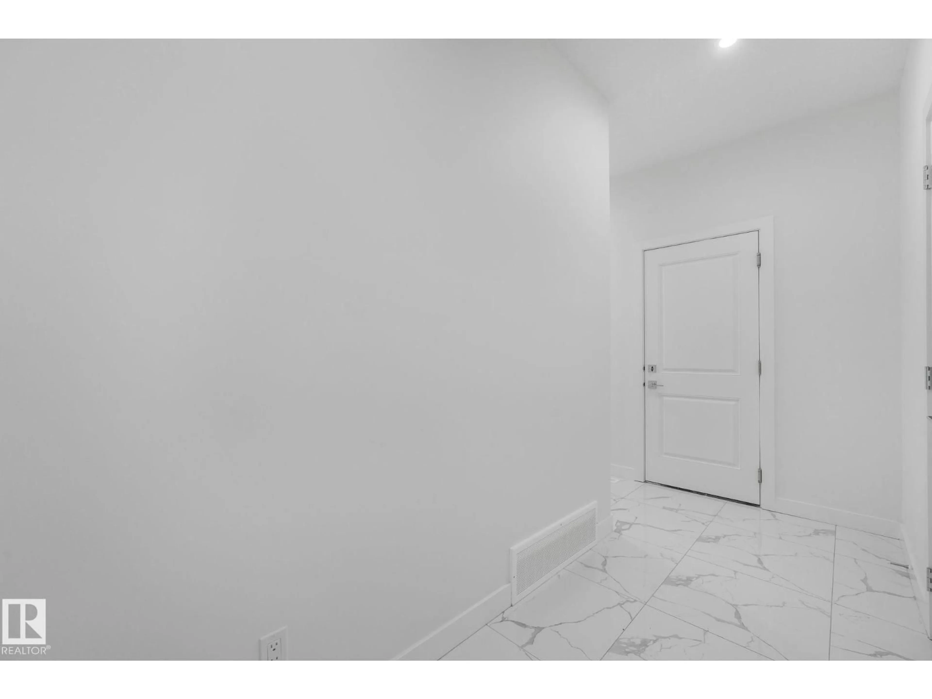 Unknown for 922 15 AV, Edmonton Alberta T6T2W9