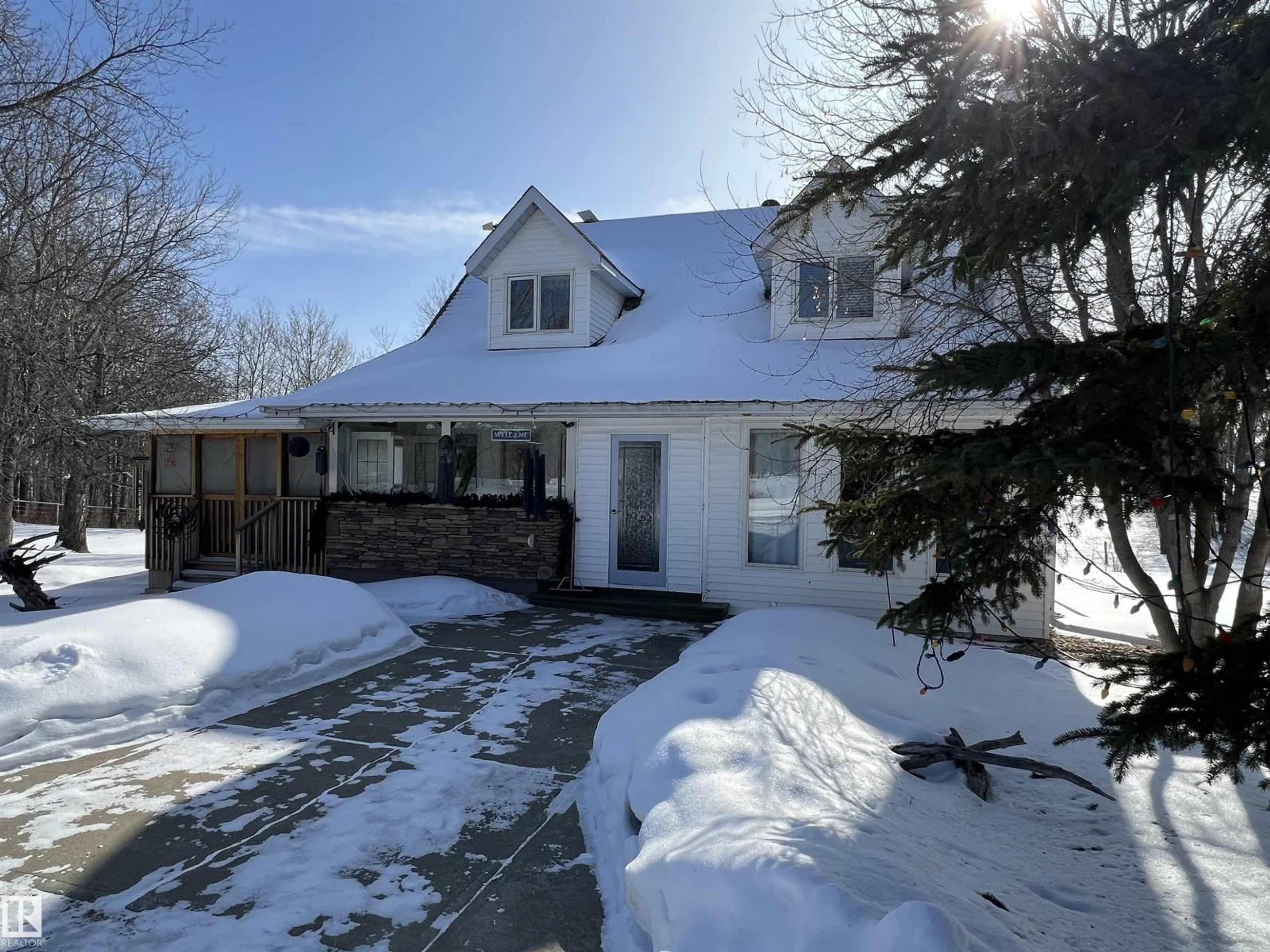 A pic from outside/outdoor area/front of a property/back of a property/a pic from drone, street for 6211 HWY 39, Rural Brazeau County Alberta T7A1R2