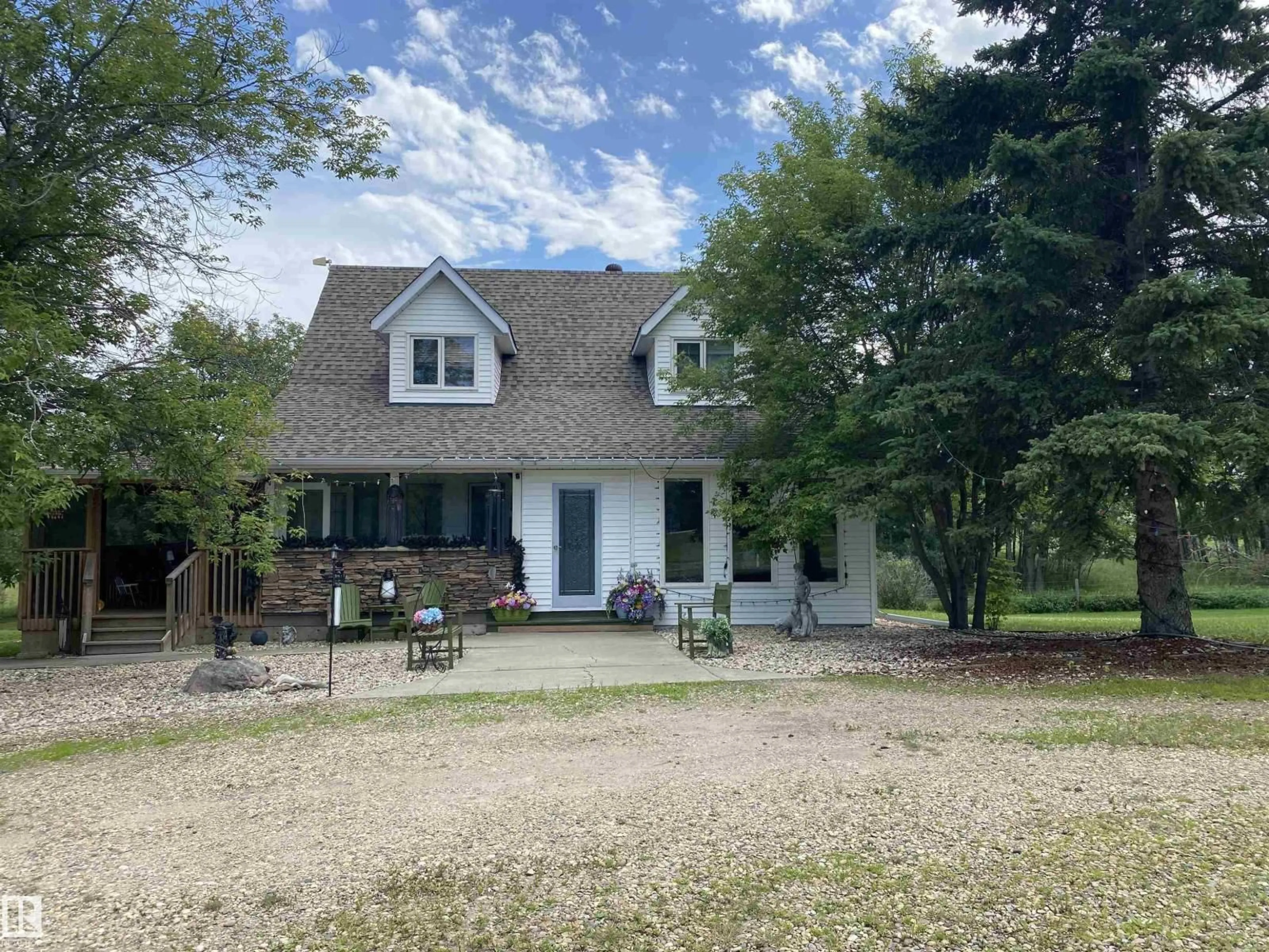 A pic from outside/outdoor area/front of a property/back of a property/a pic from drone, street for 6211 HWY 39, Rural Brazeau County Alberta T7A1R2