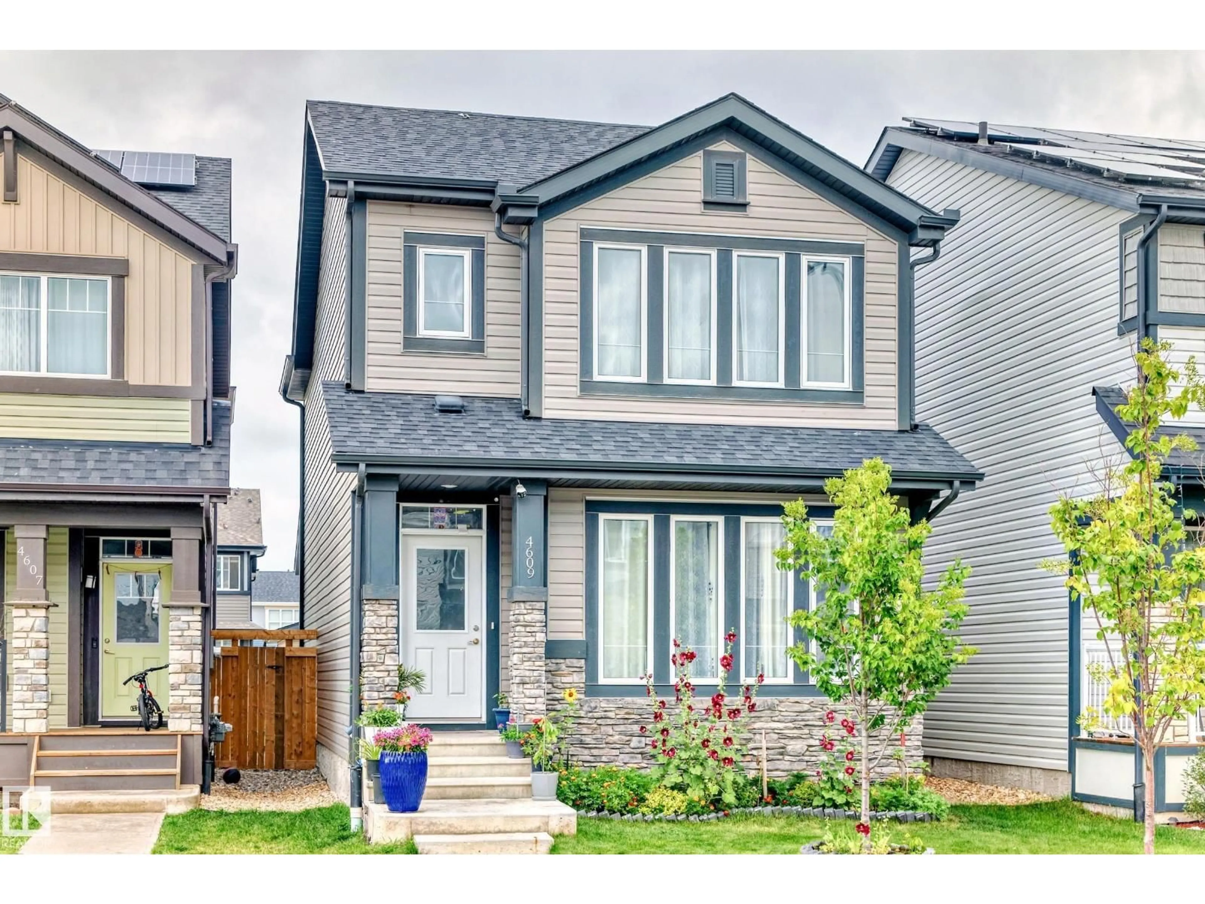 Home with vinyl exterior material, street for SW - 4609 ALWOOD WY, Edmonton Alberta T6W1A8